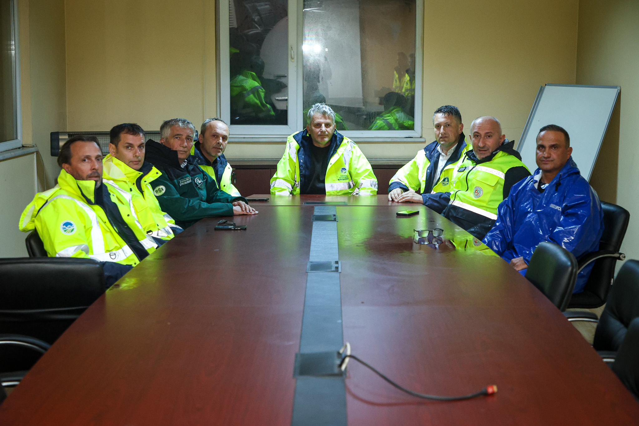 Büyükşehir ve SASKİ tüm imkanlarıyla sabaha kadar aralıksız mücadele etti