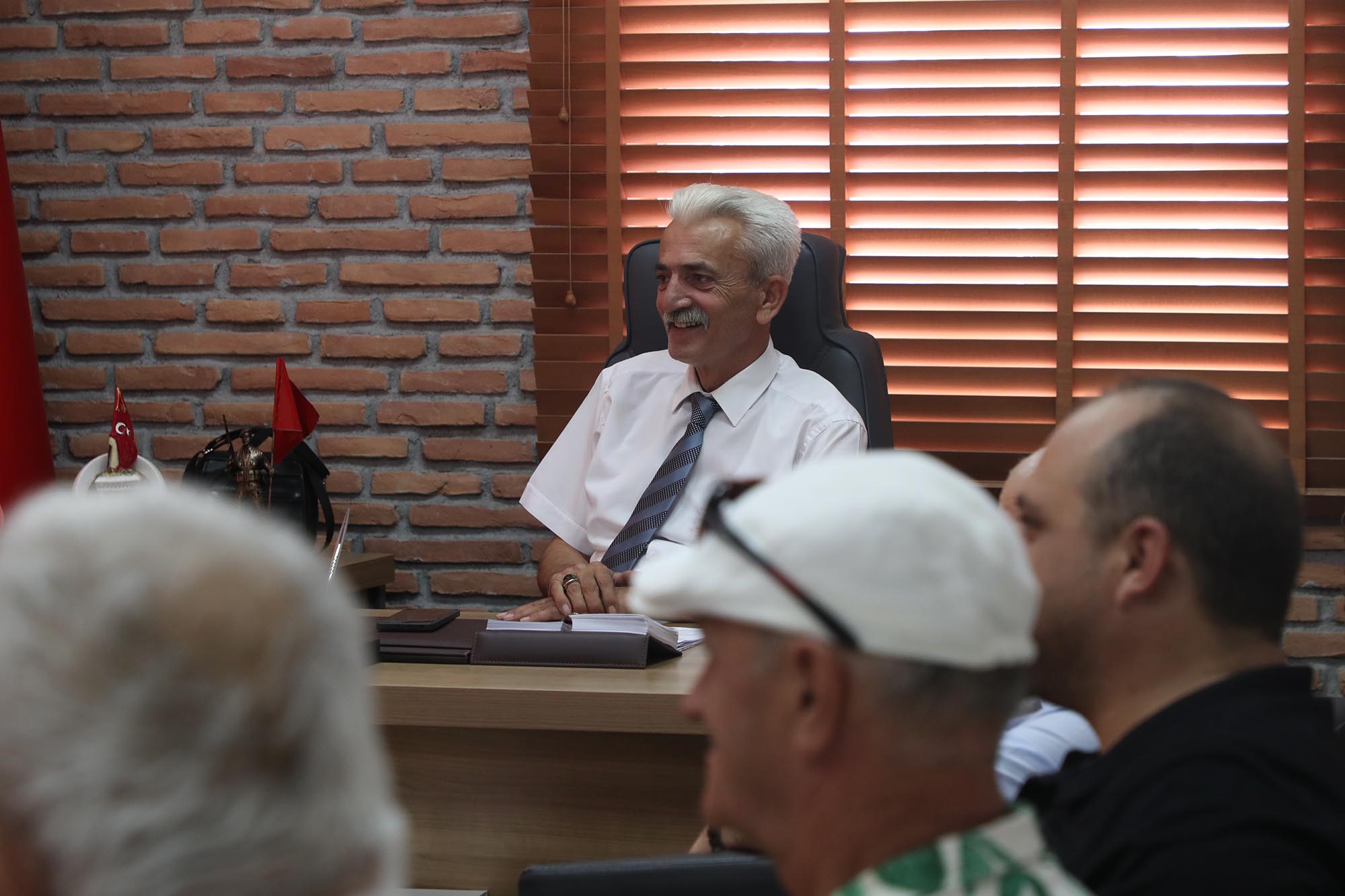 Büyükşehir kahraman gazileri unutmadı: Şanlı Türk Bayrağı hediyesiyle vefa örneği