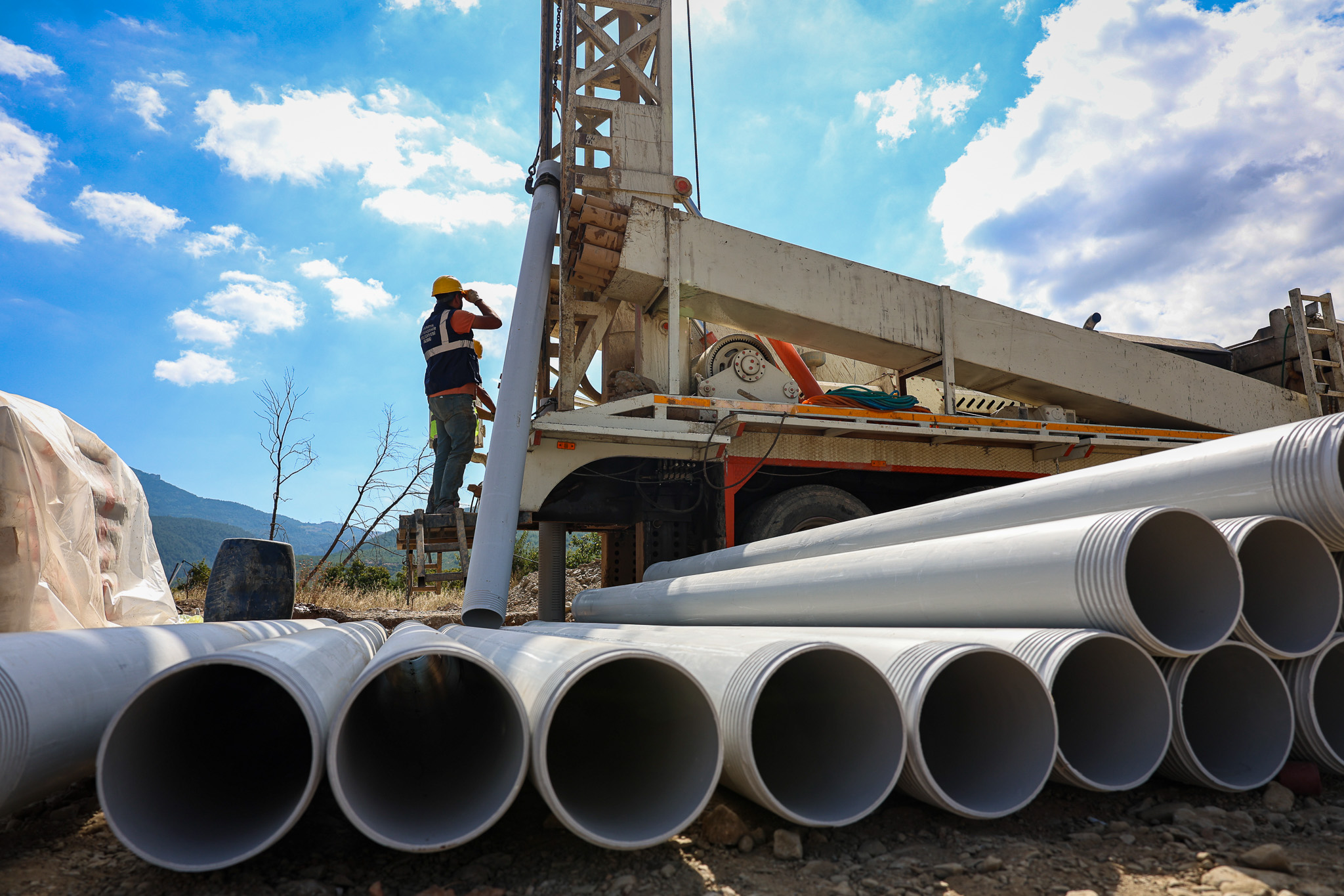 Geyve Doğantepe’ye 132 metre derinlikten kaliteli içme suyu 