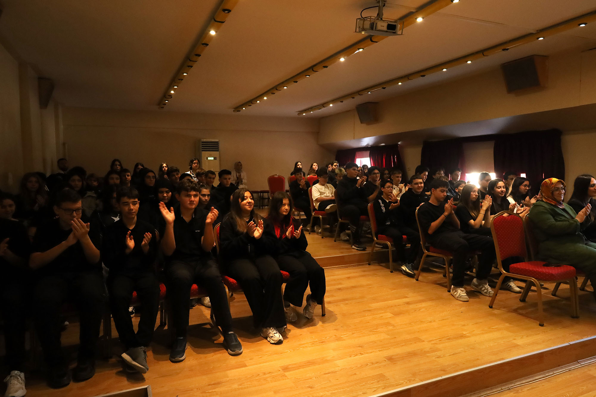 Şairler öğrencilerle en özel dizeleri paylaştı 
