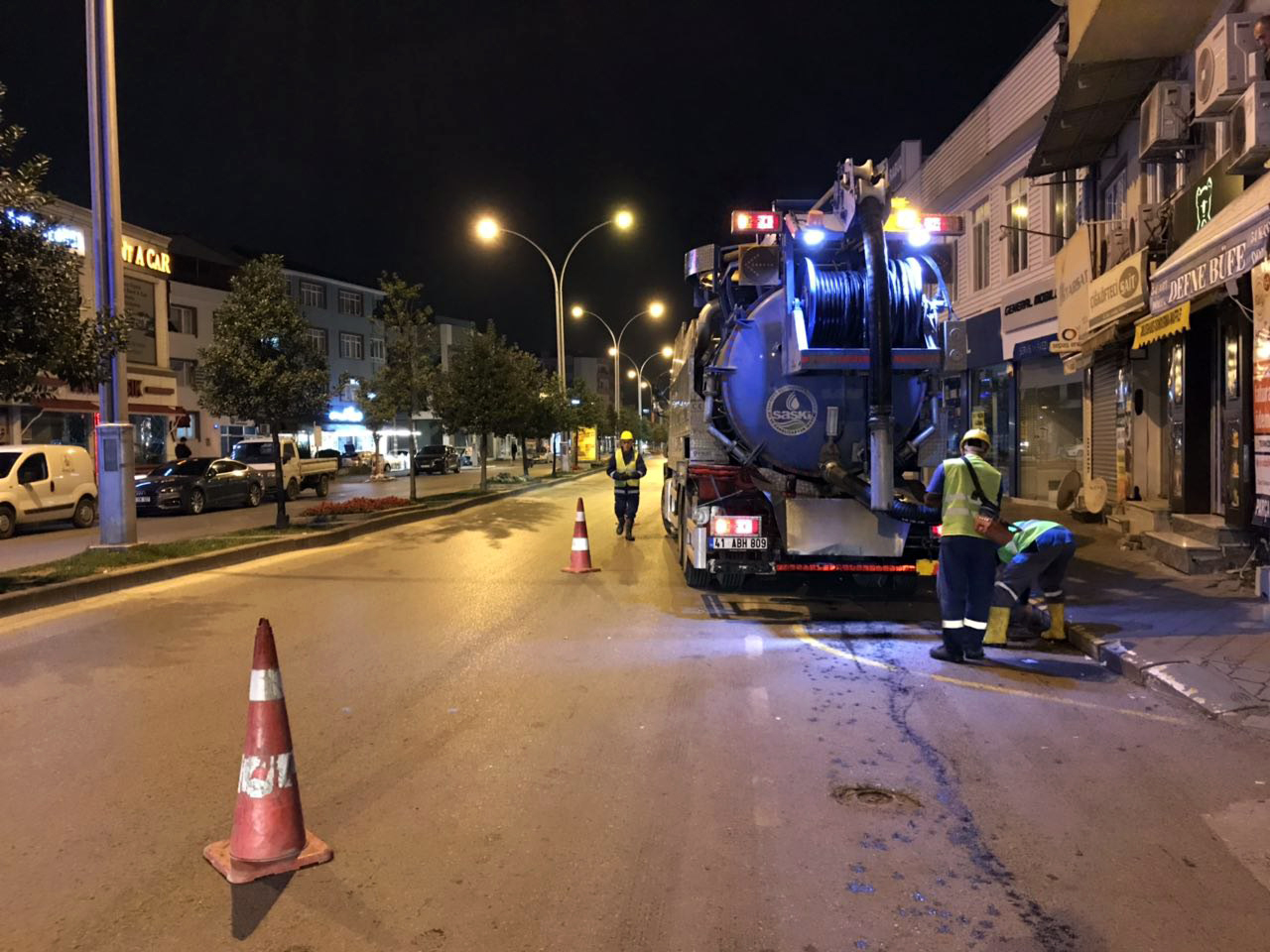 Kanalizasyon ve yağmursuyu hatları temizleniyor