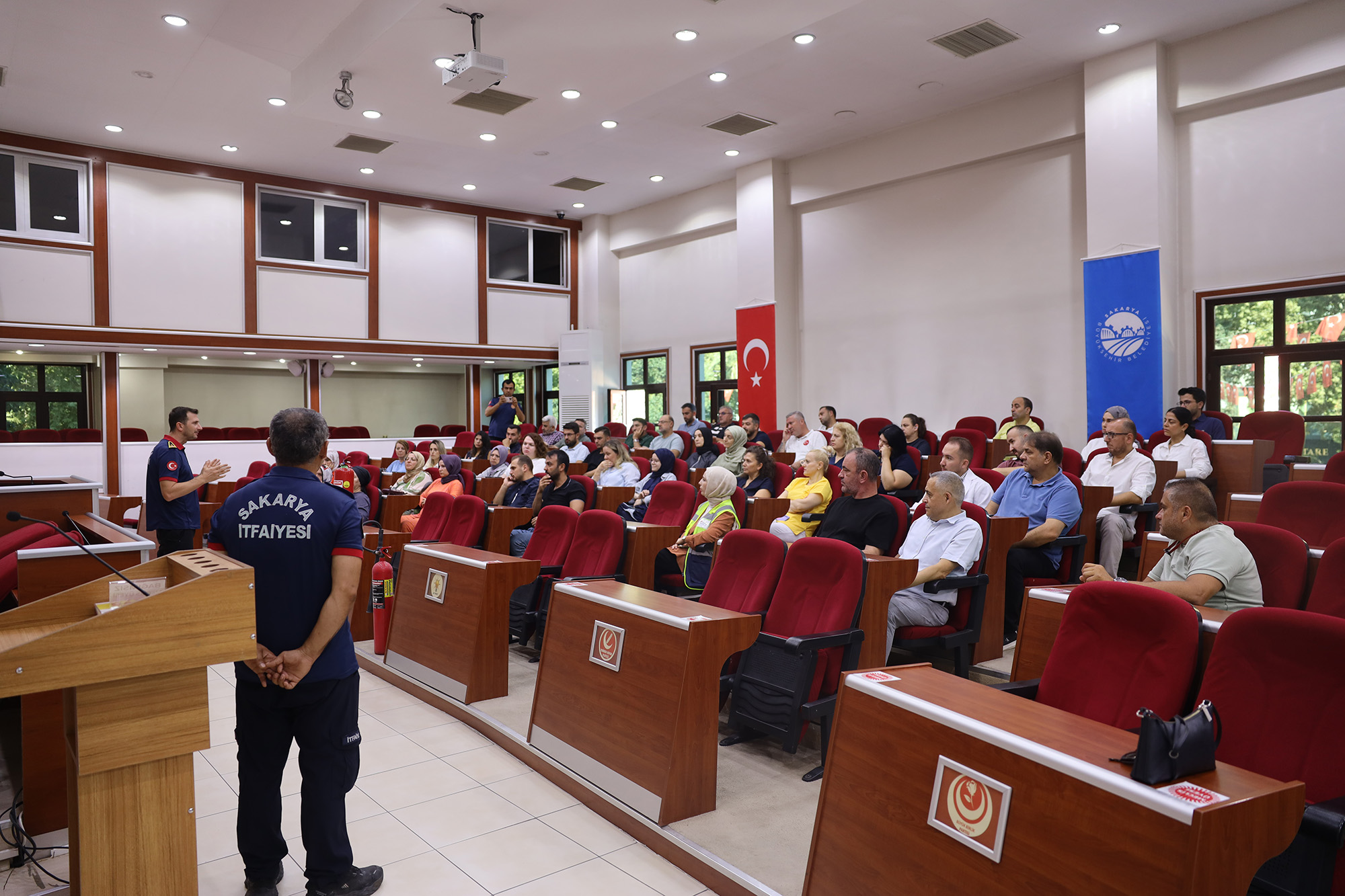 Büyükşehir çalışanlarına yangına karşı uygulamalı eğitim