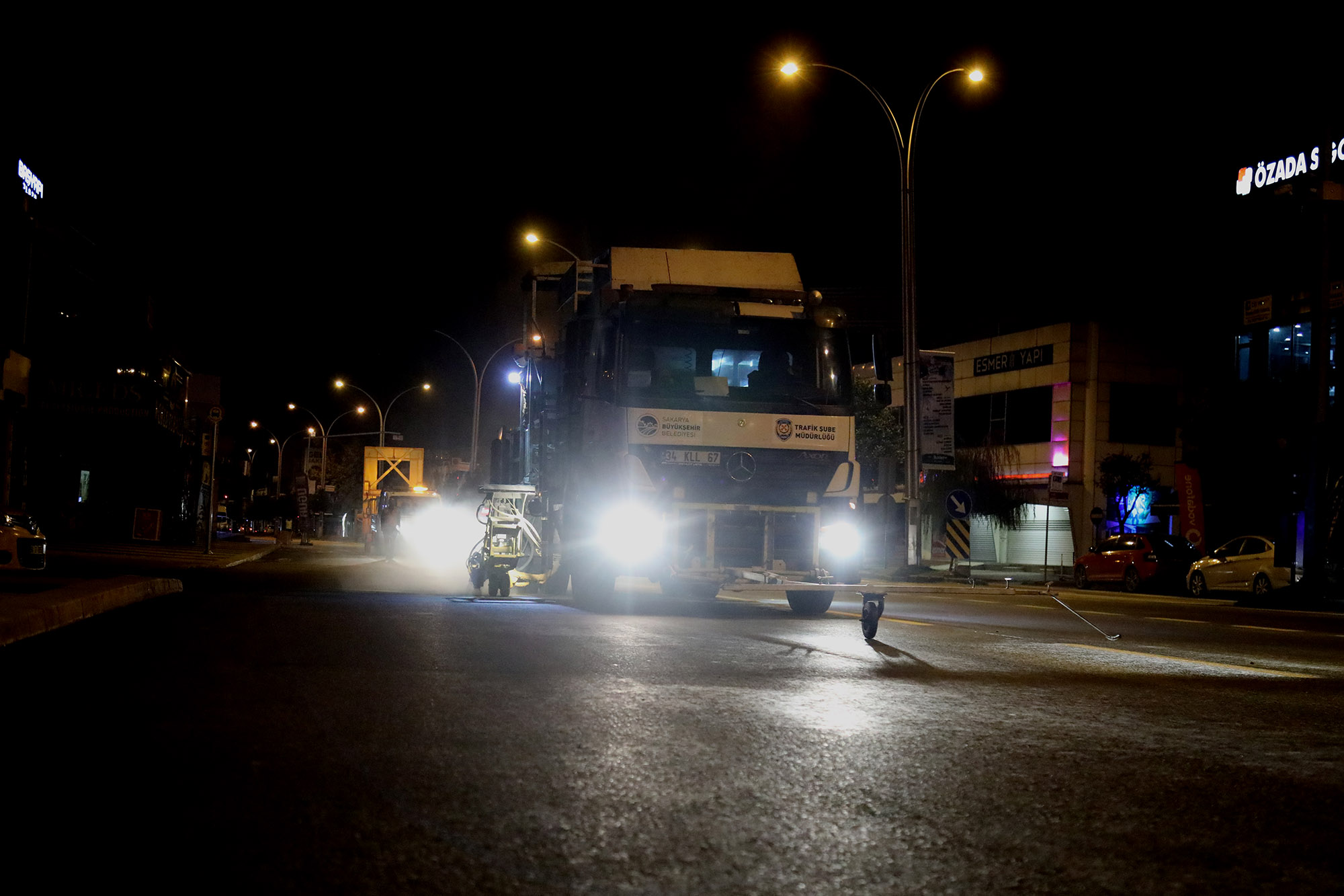  Büyükşehir’den Bosna Caddesi’ne estetik katan gece mesaisi