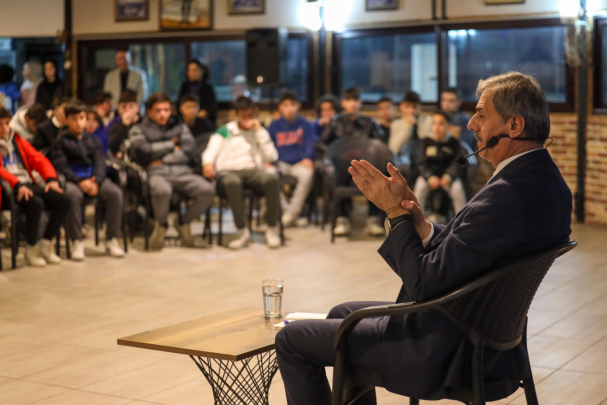 Gençler için Kapalı Spor Salonu, Bilim Merkezi, Kütüphane…
