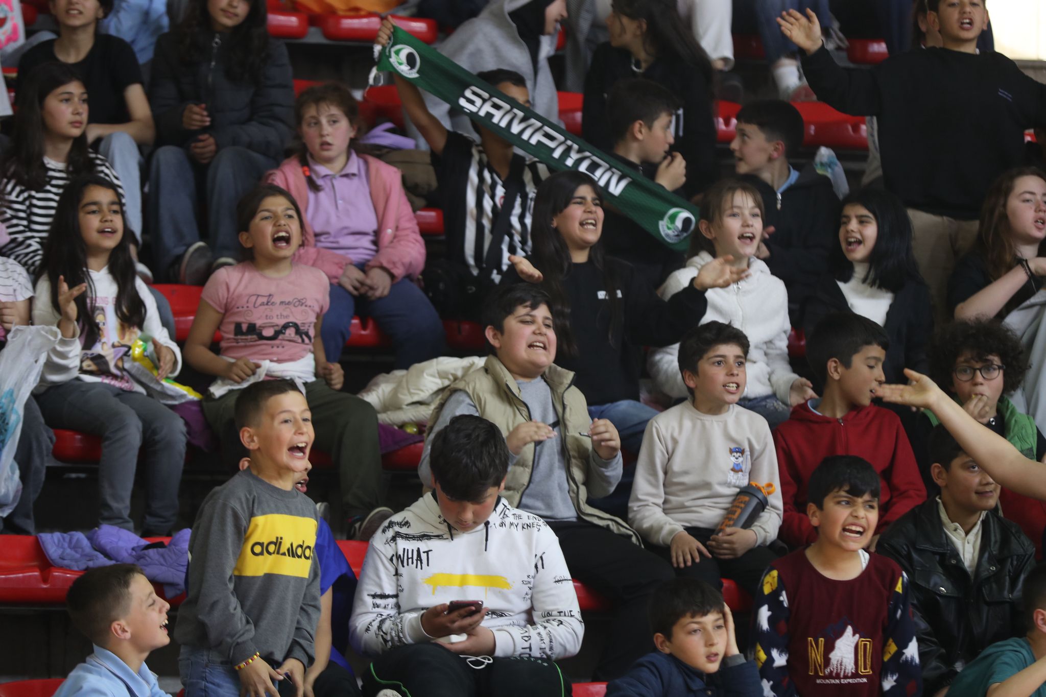 Büyükşehir basketbol taraftarı önünde turu geçti: 81-71