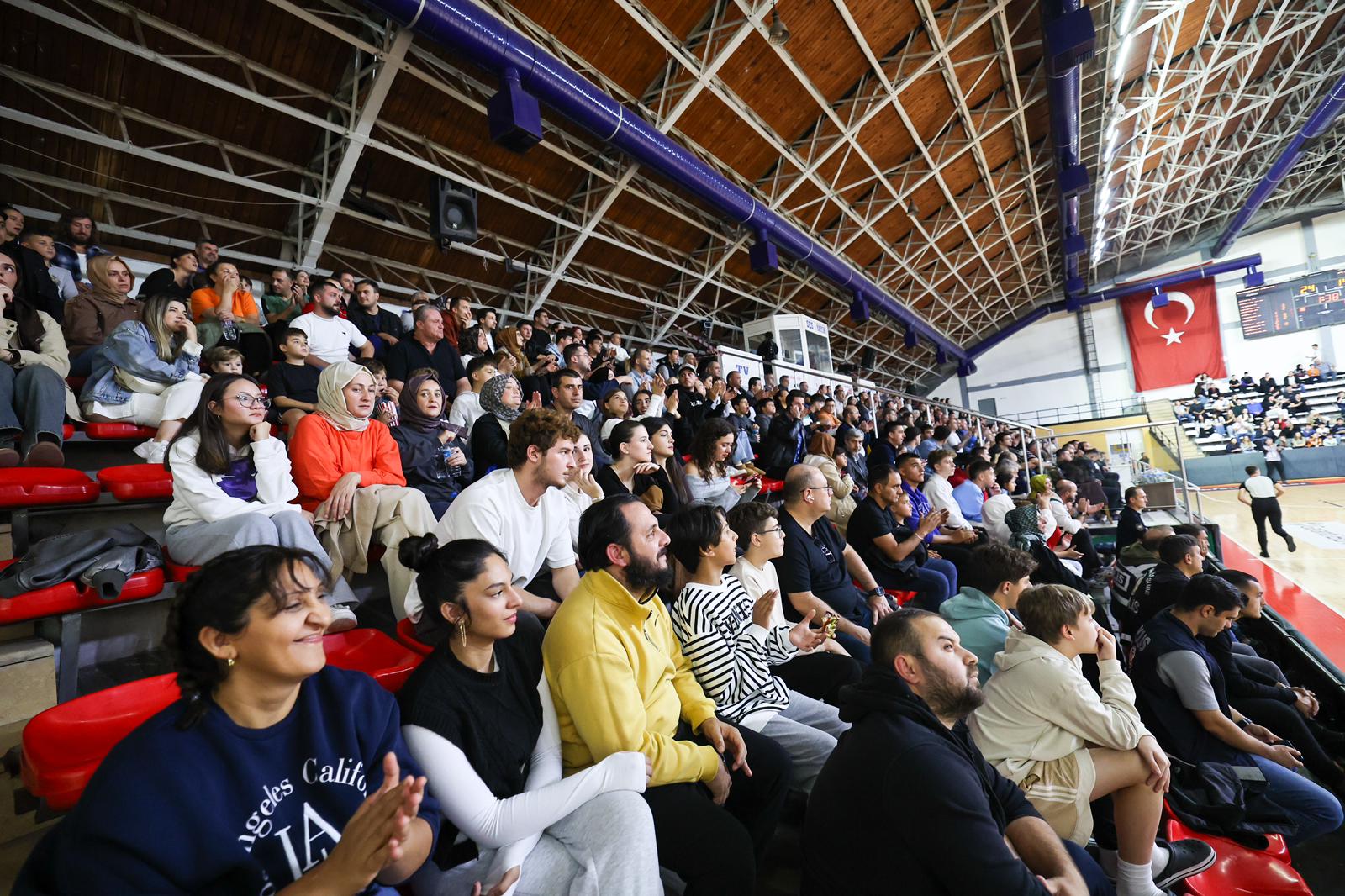 Büyükşehir Basketbol'dan fırtına gibi sezon açılışı: 100-63