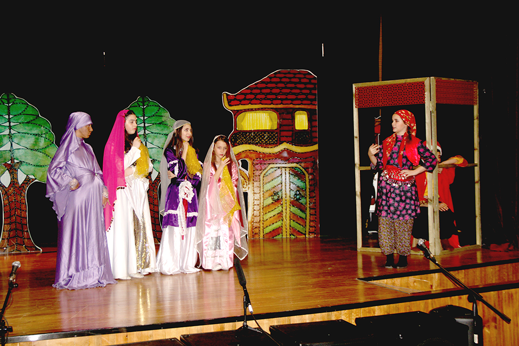 SGM öğrencilerinden ‘Mirasyedi’ performansı