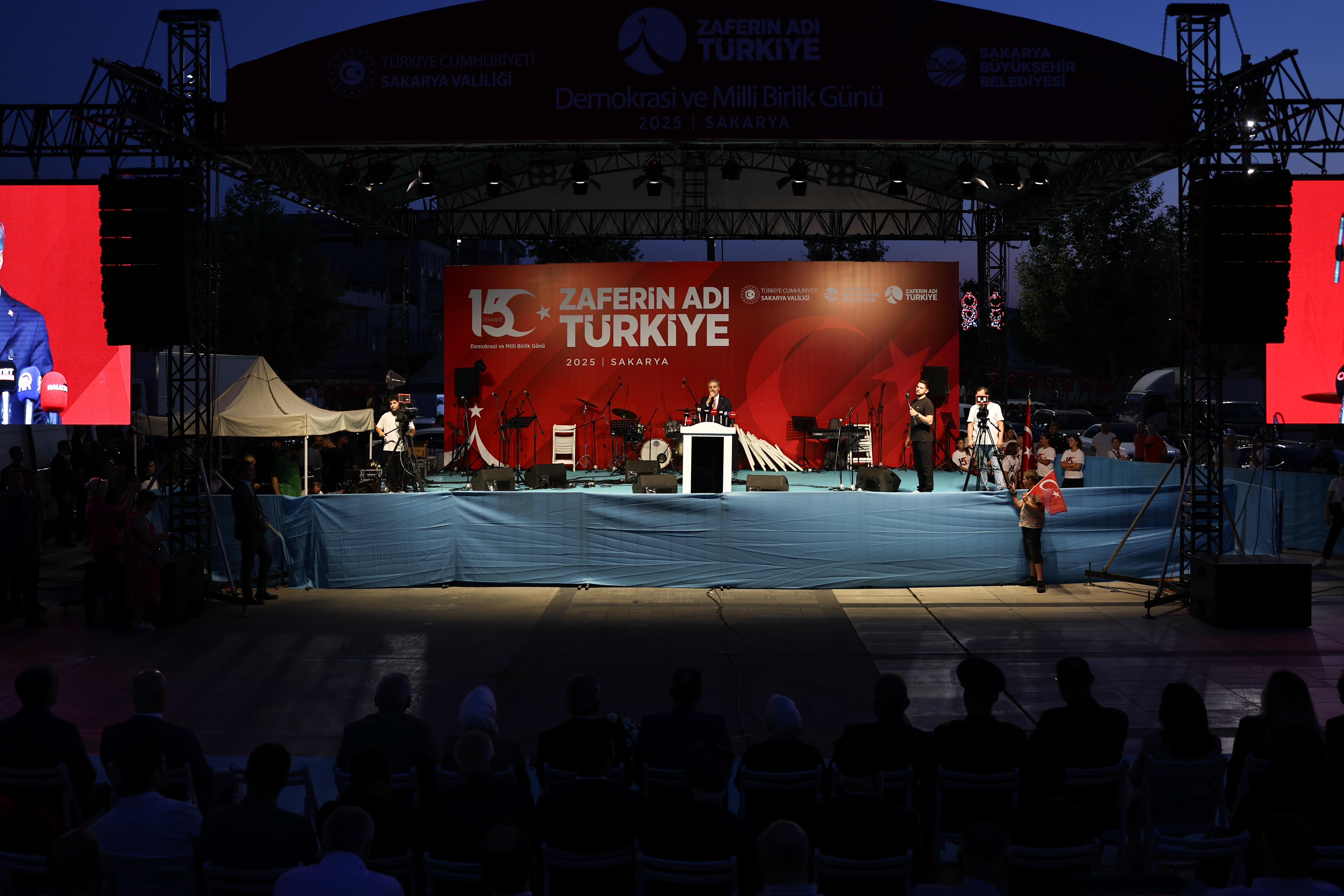 “O gece dünya, inananların vatan uğruna neler yapabileceğini izledi”