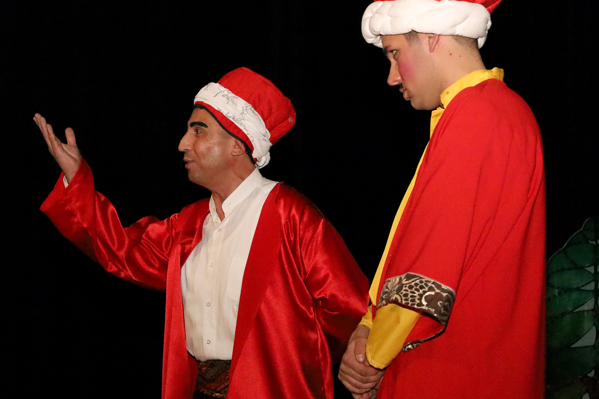 Genç tiyatrocuların sahnesi büyük beğeni topladı