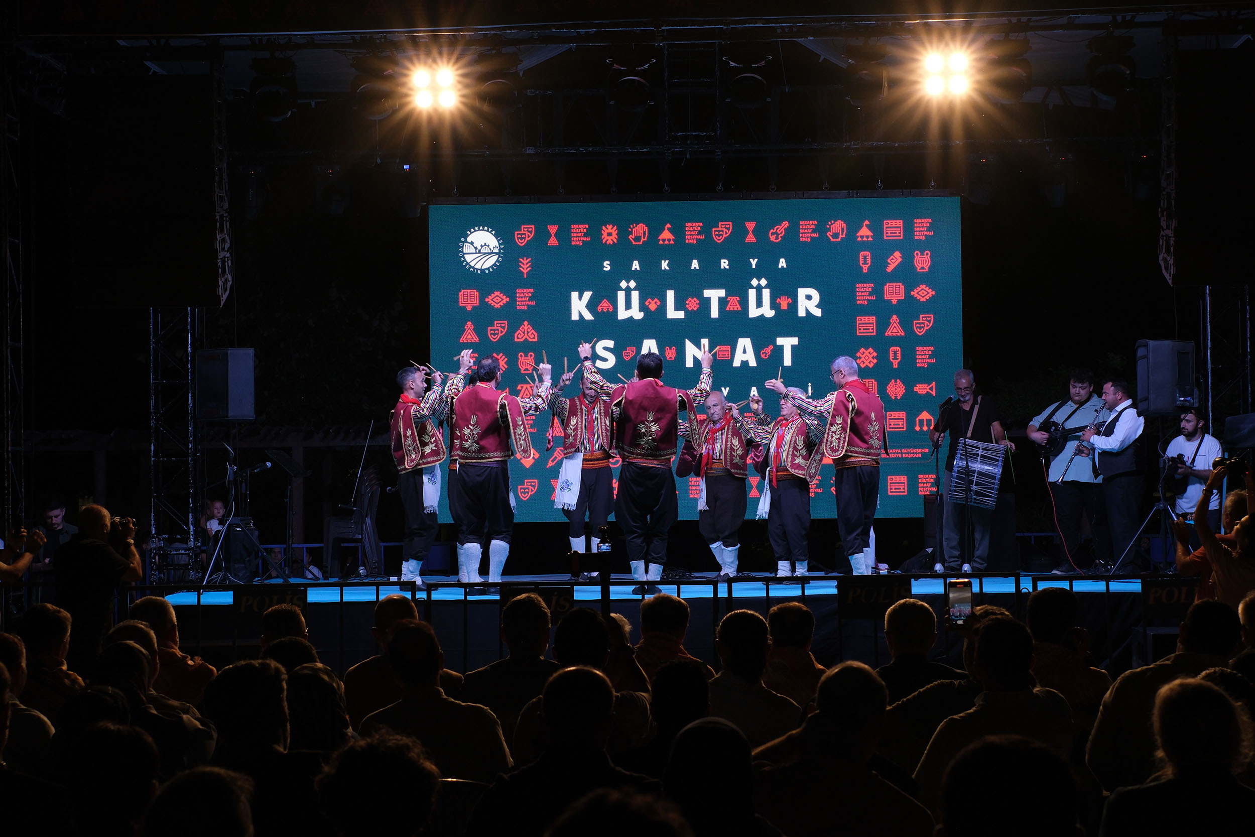 Şehrimizde birlik beraberliği ilelebet sürdürecek ve büyüteceğiz
