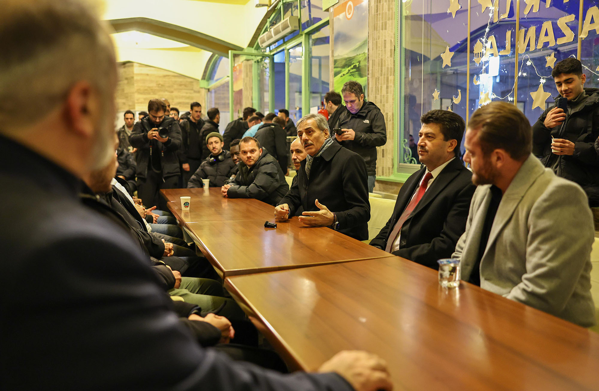 Başkan Yusuf Alemdar, iftarını gençlerle birlikte açtı: “Her zaman yanınızdayız”