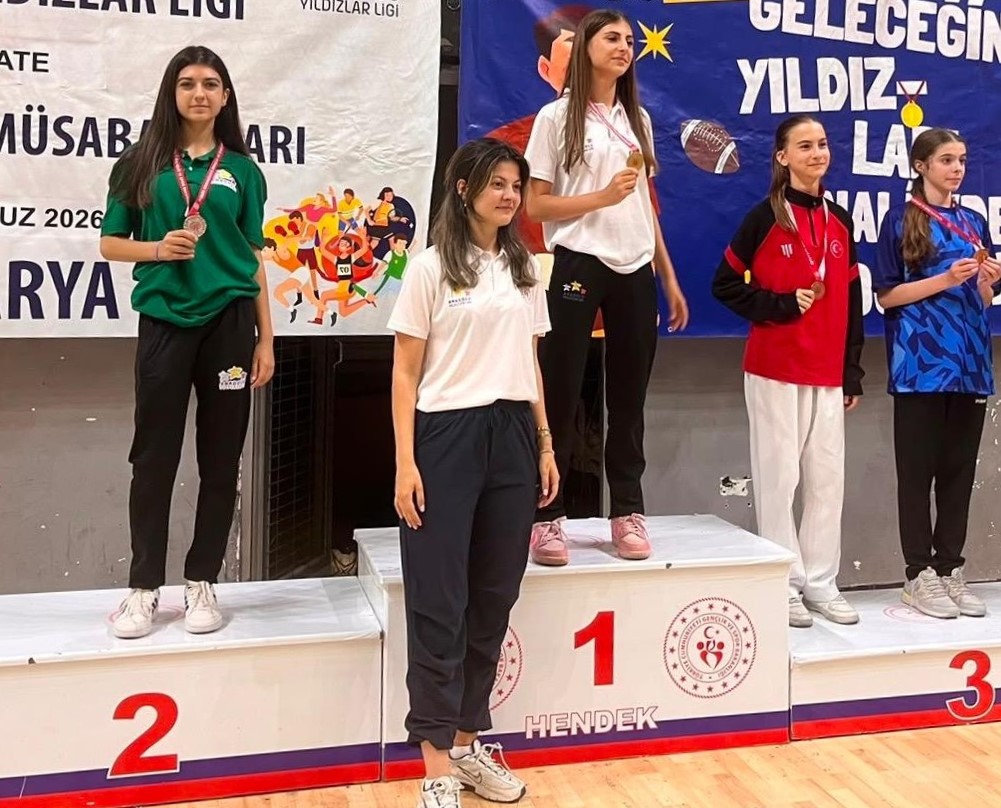 Büyükşehir sporcularından madalya yağmuru