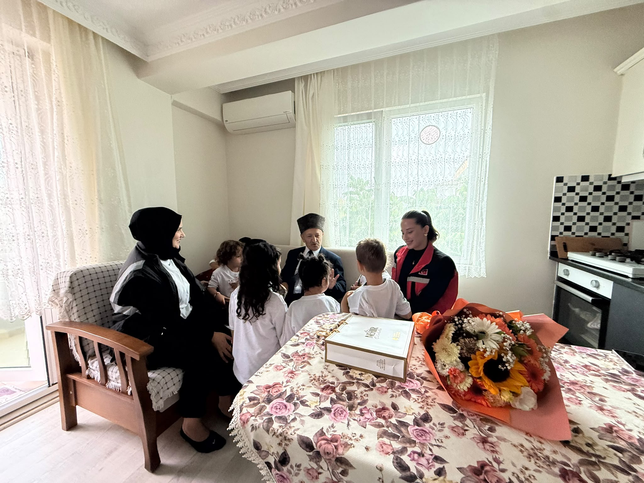 Karasulu SGM’li miniklerden gazilere anlamlı ziyaret