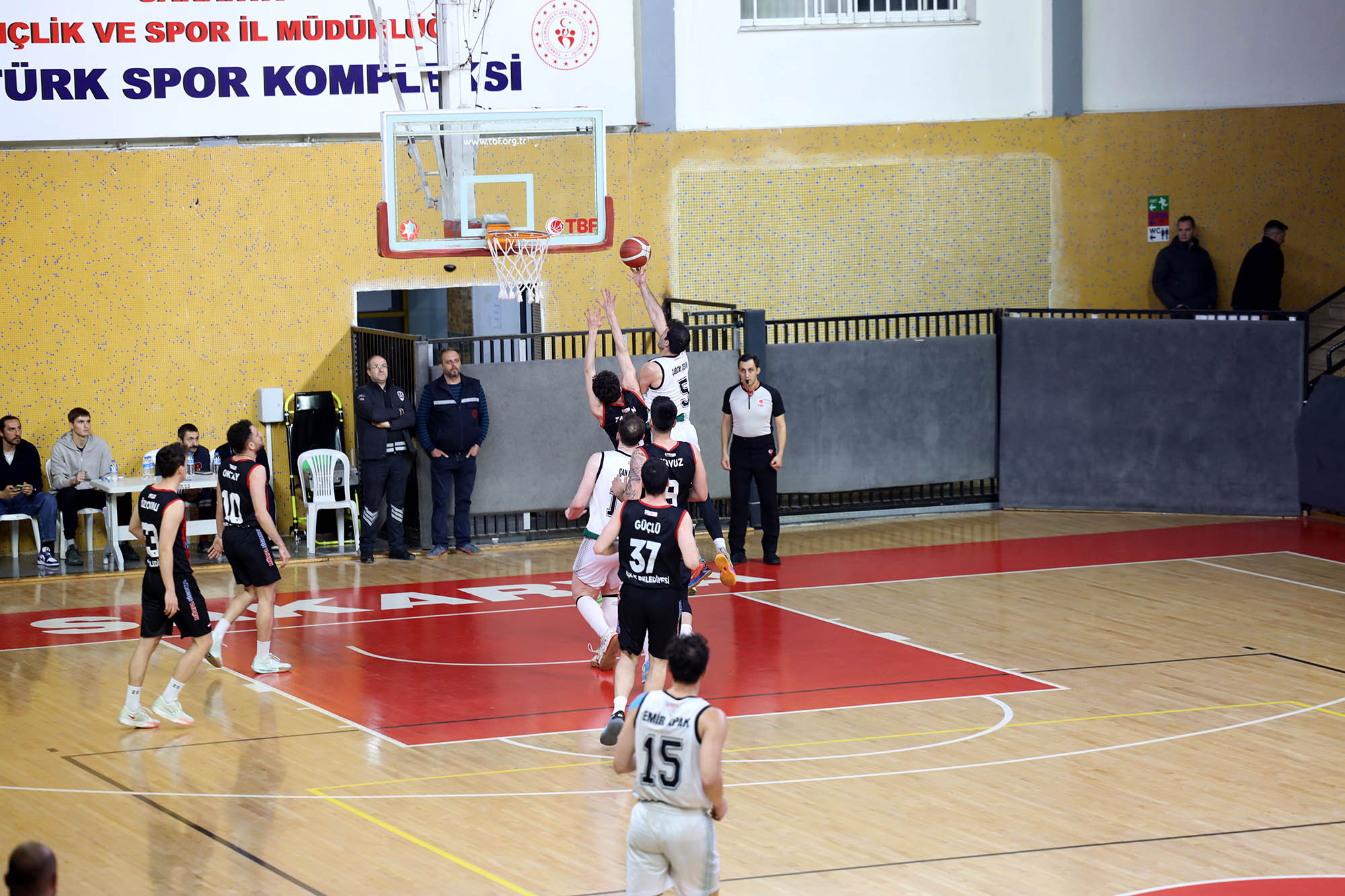 Büyükşehir basketbol serinin son karşılaşmasına Uşak’ta çıkacak
