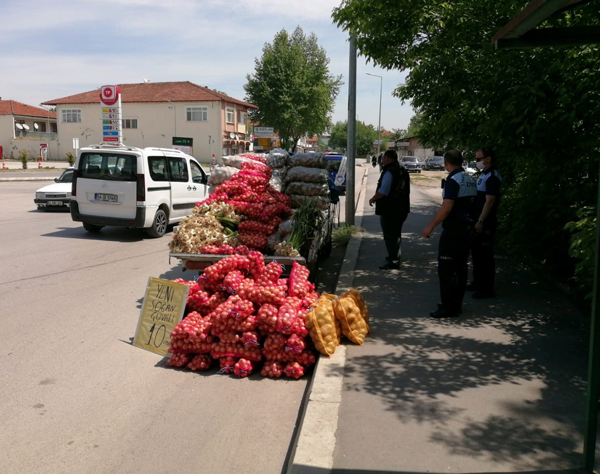 Zabıtadan seyyar satıcılara sıkı denetim