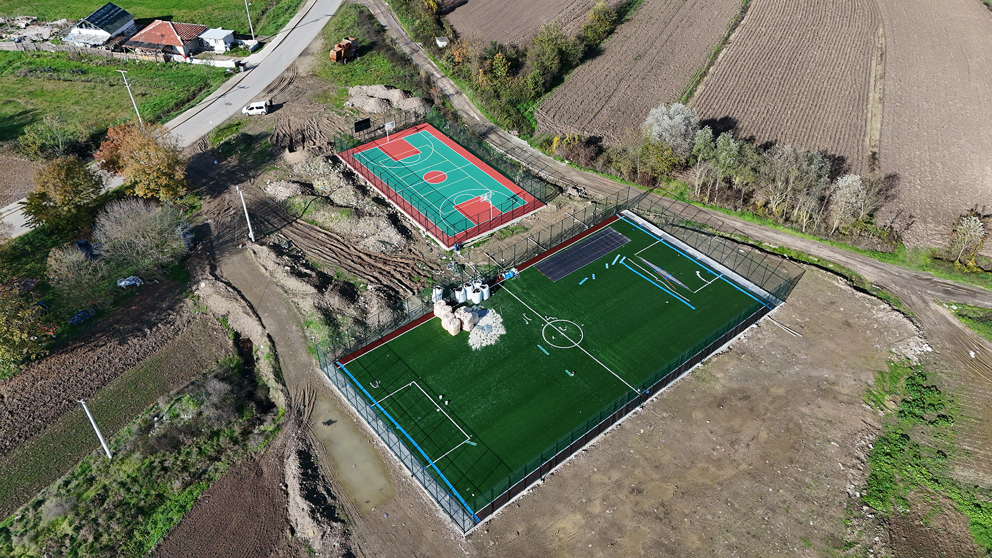 Sakarya’da binlerce gencin beklediği spor yatırımları günden güne yükseliyor