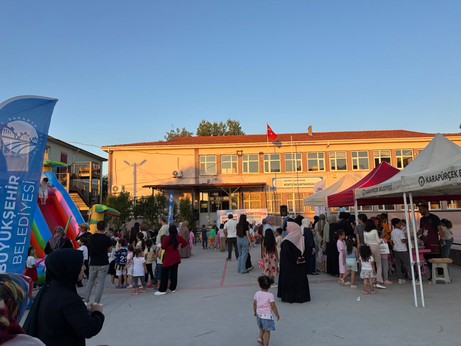 Gezgin Çocuk Atölyesi temmuzda 9 ilçede 4 bini aşkın çocuğun yüzünü güldürdü