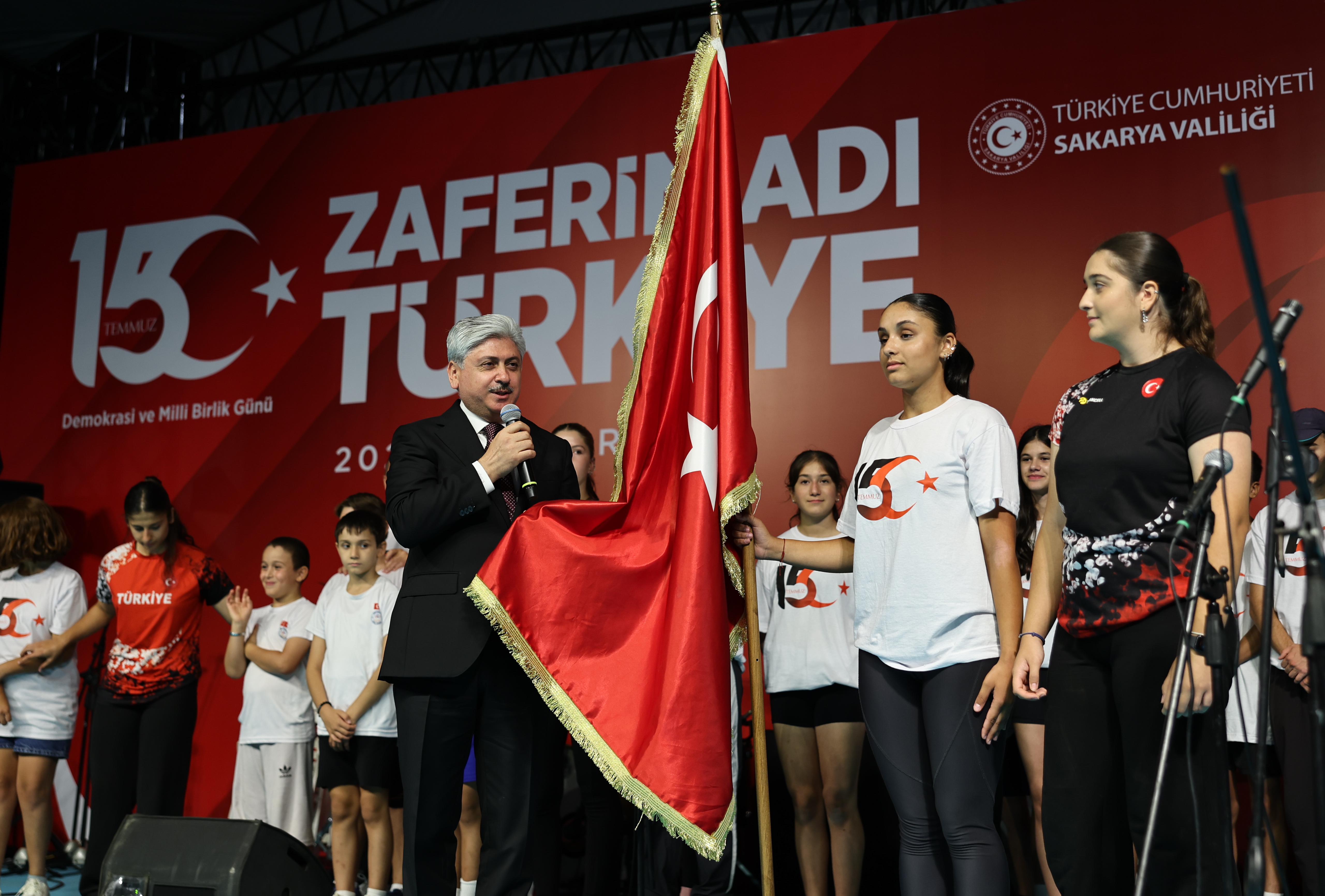 “O gece dünya, inananların vatan uğruna neler yapabileceğini izledi”