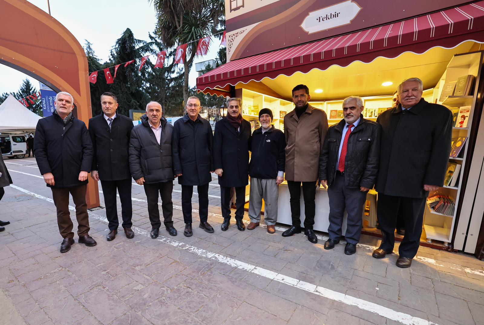 Sakarya’da bir Ramazan klasiği ve Büyükşehir’in geleneği Kitap Sokağı kapılarını açtı