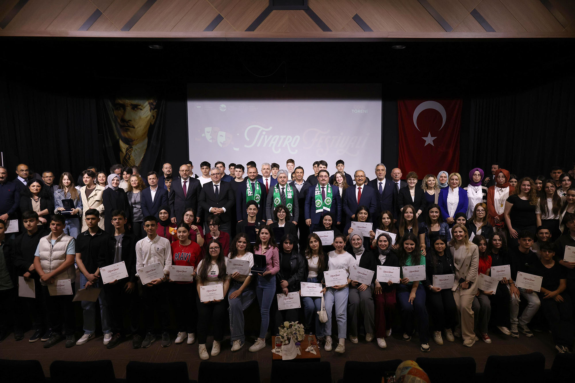 Genç tiyatrocuların sahne aldığı festivalde kazananlar belli oldu