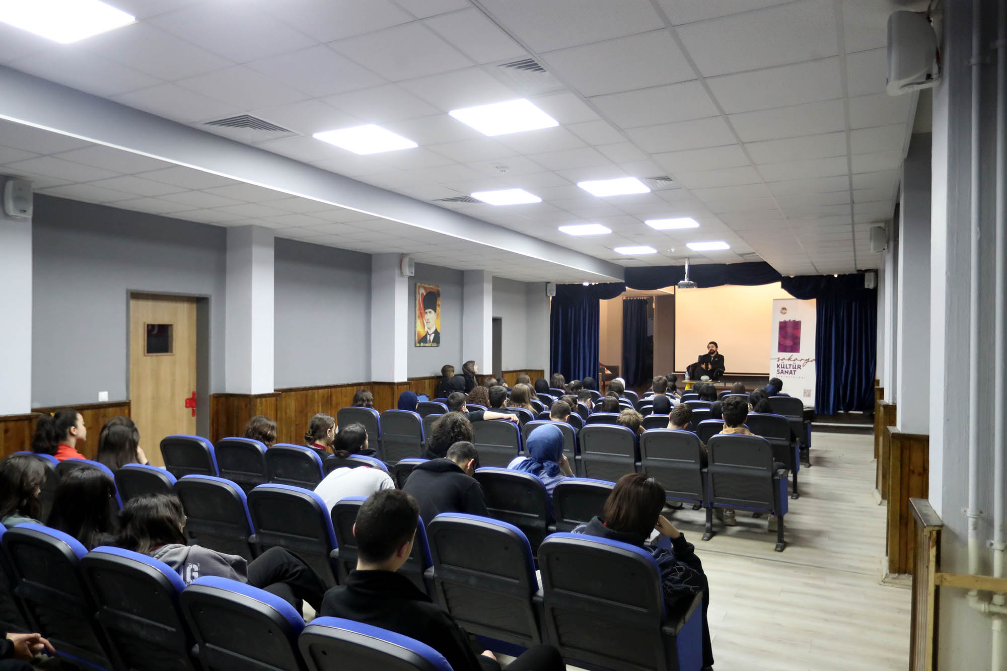 “Roman dünyamızın duygusal ve sosyal labirentine ayna tutar”