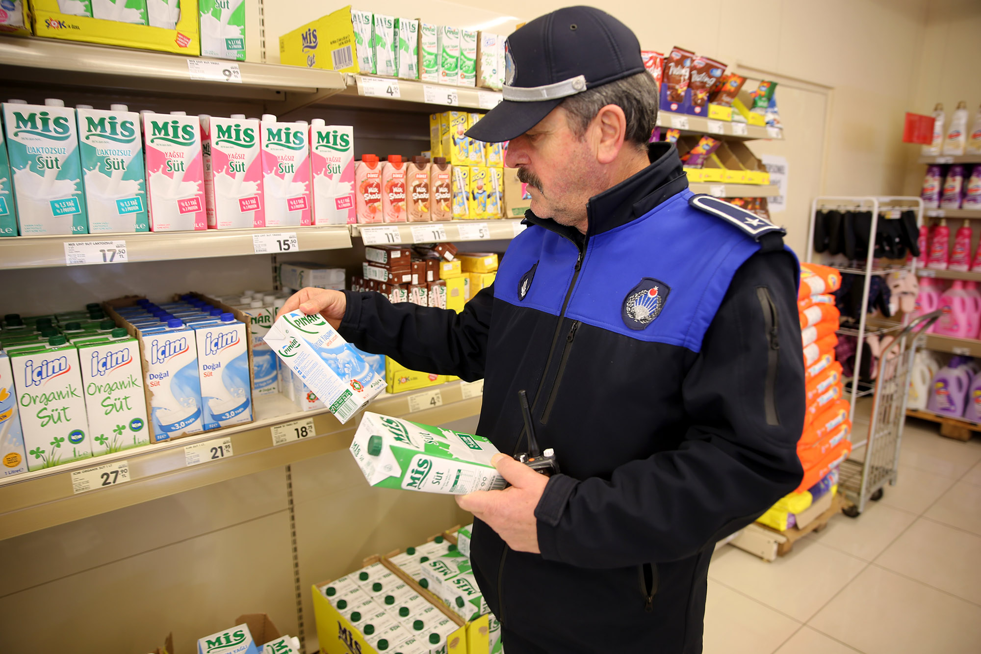 Büyükşehir Zabıtası market denetiminde Mağduriyete imkân tanımıyorlar