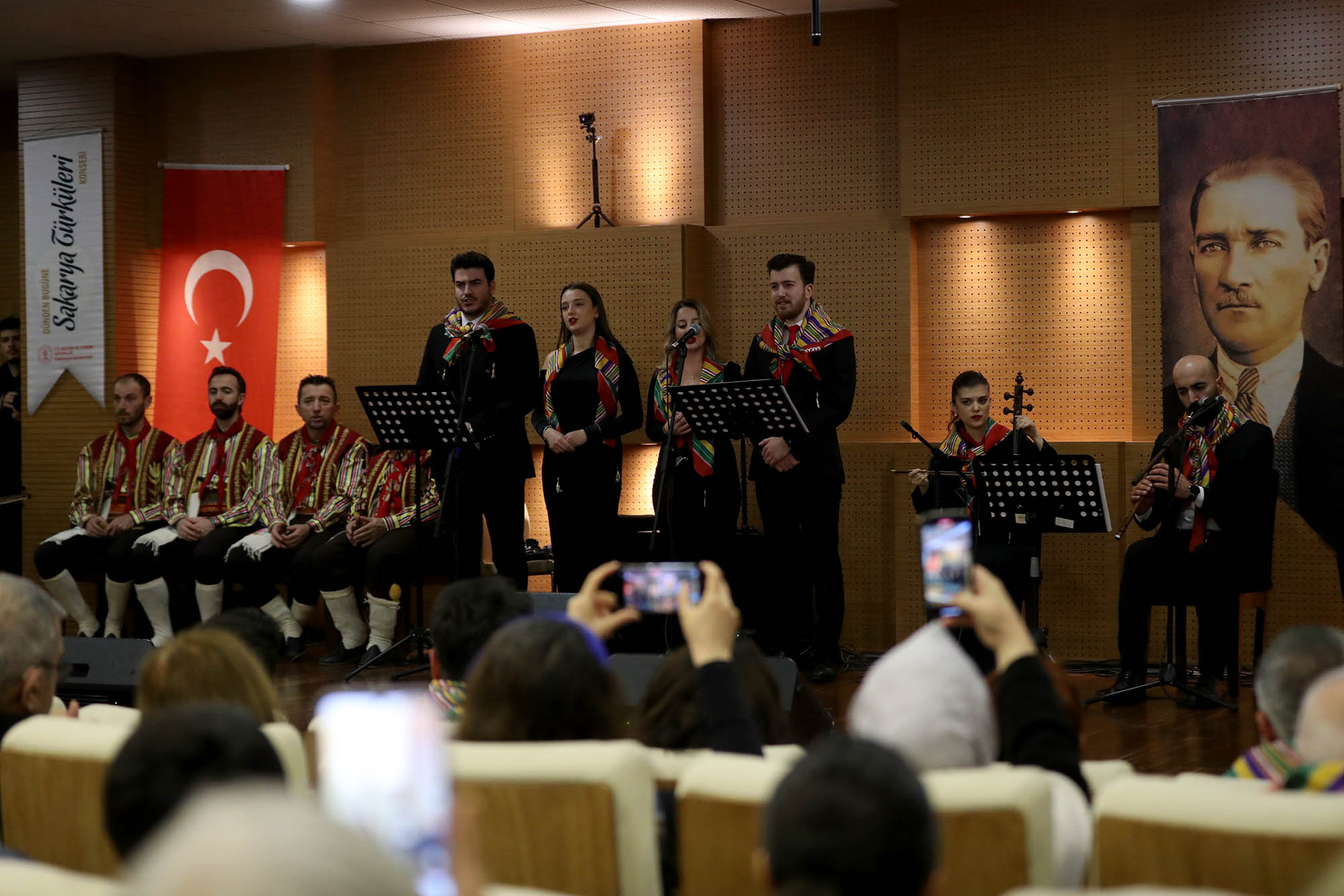 Müzikseverler Ziya Taşkent’te ‘türkülerle’ Sakarya’nın mazisine gitti