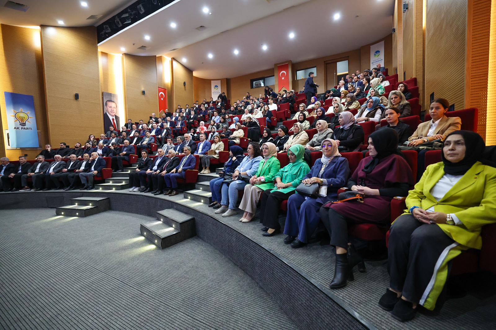 “Her anımızı şehrimizin geleceği ve insanımıza hizmet gündemiyle yaşıyoruz”