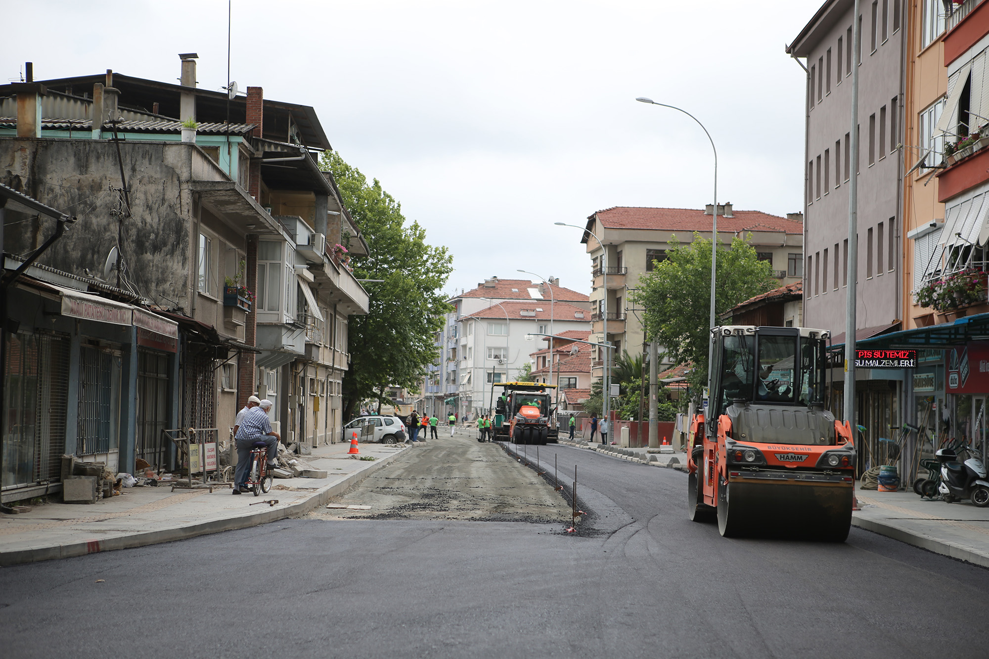 Erenler’in o caddesinde asfalt çalışmaları başladı