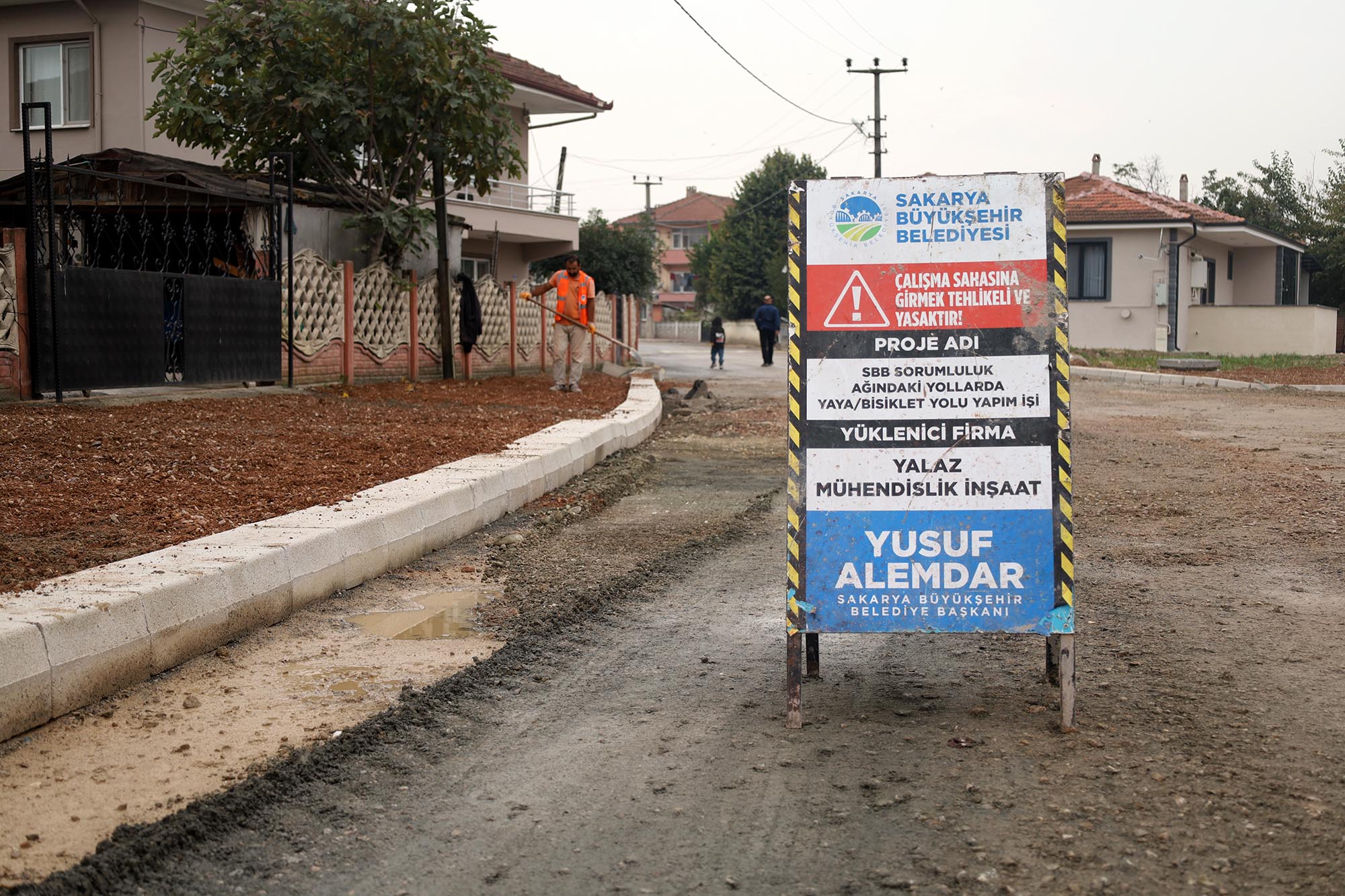 Hanlı-OSB duble yolunda önce kaldırım ve bisiklet yolu, ardından asfalta geçilecek