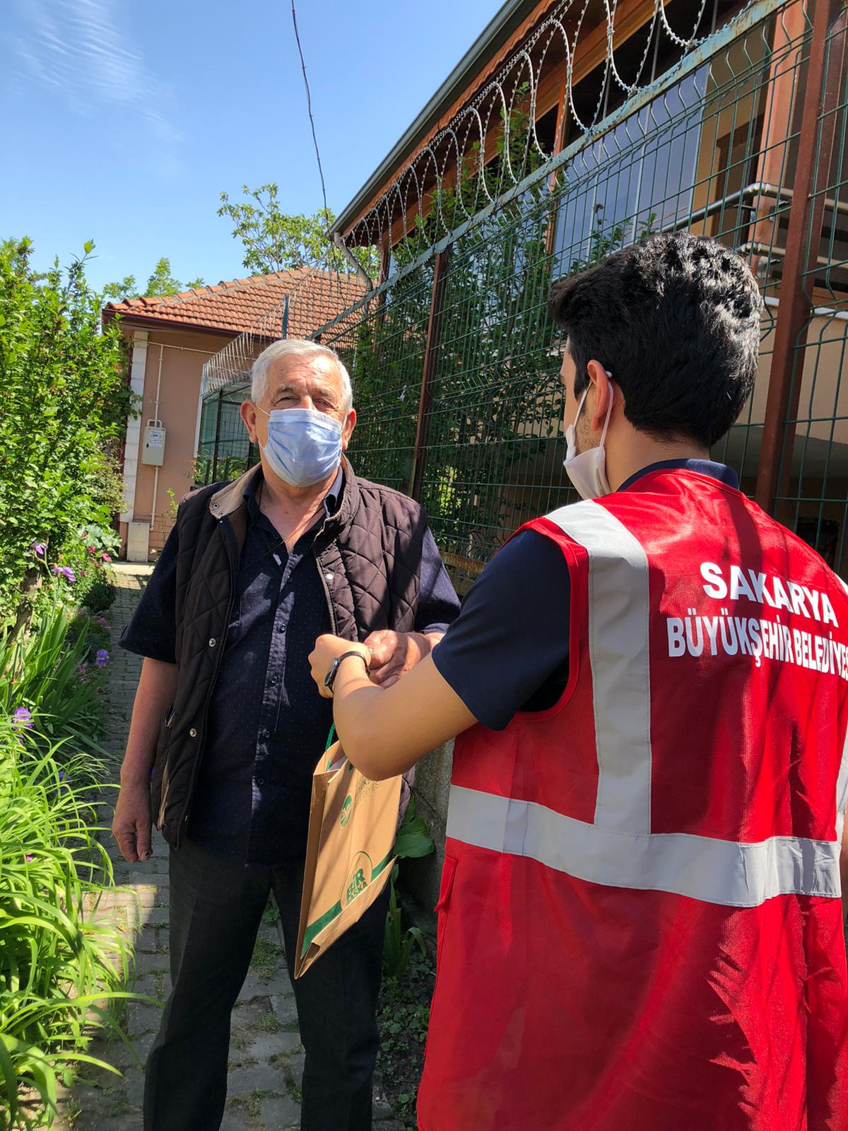 Maskeler evlere ulaşmaya devam ediyor