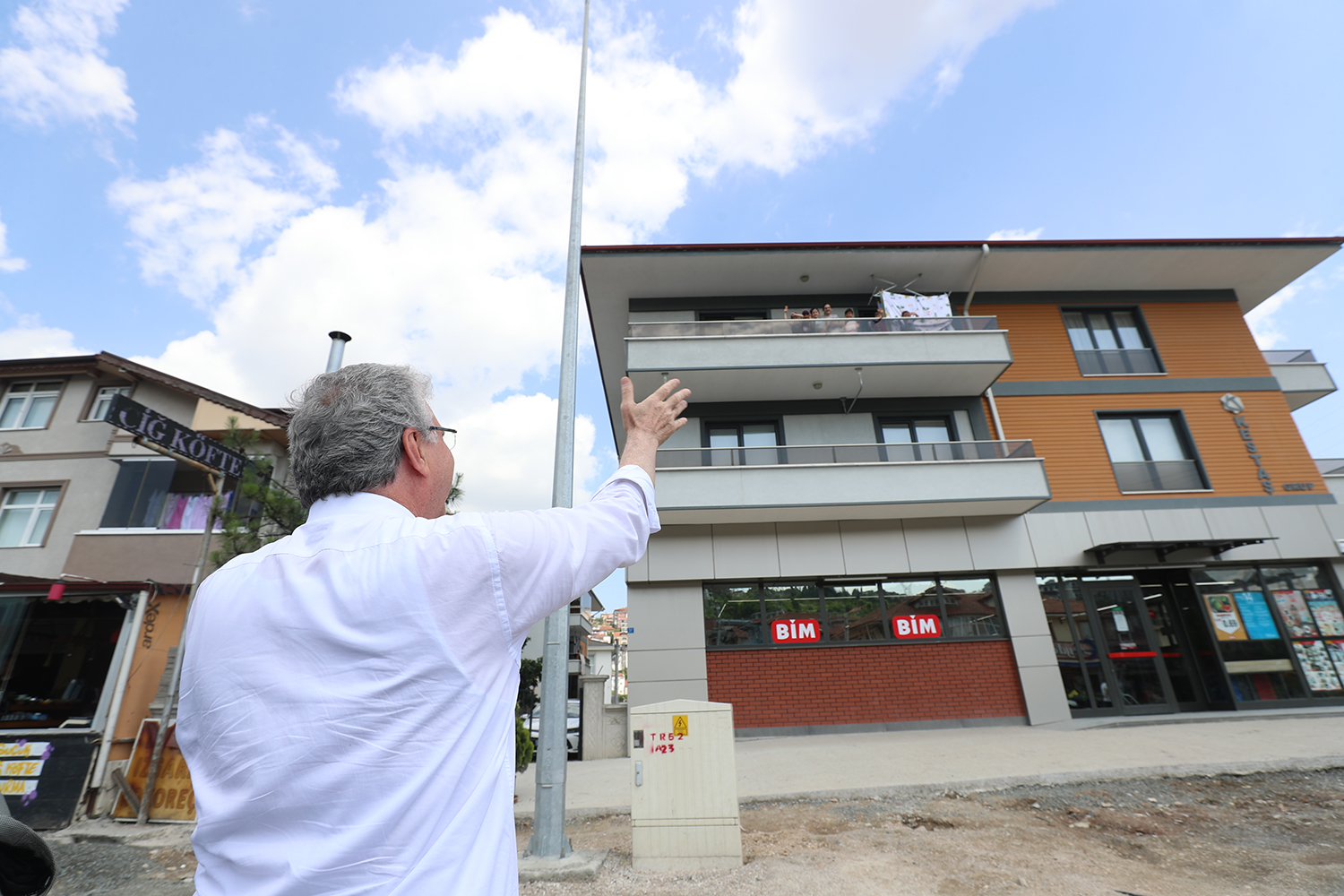 “32 Evler Beşköprü Caddesi sağlam alt ve üstyapısıyla şehrimize hayırlı olsun”