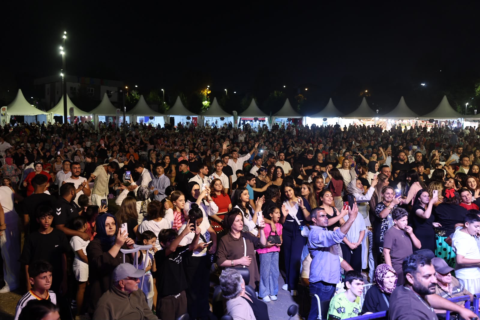 Millet Bahçesi’nde kültürlerin buluştuğu festival renkli finalle tamamlandı