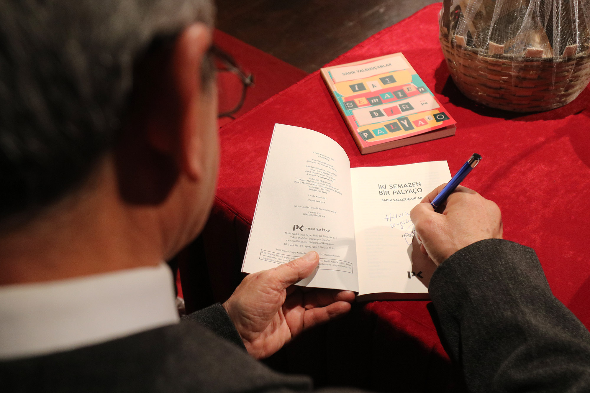 Yazar Yalsızuçanlar Sakaryalı okurlarıyla buluştu