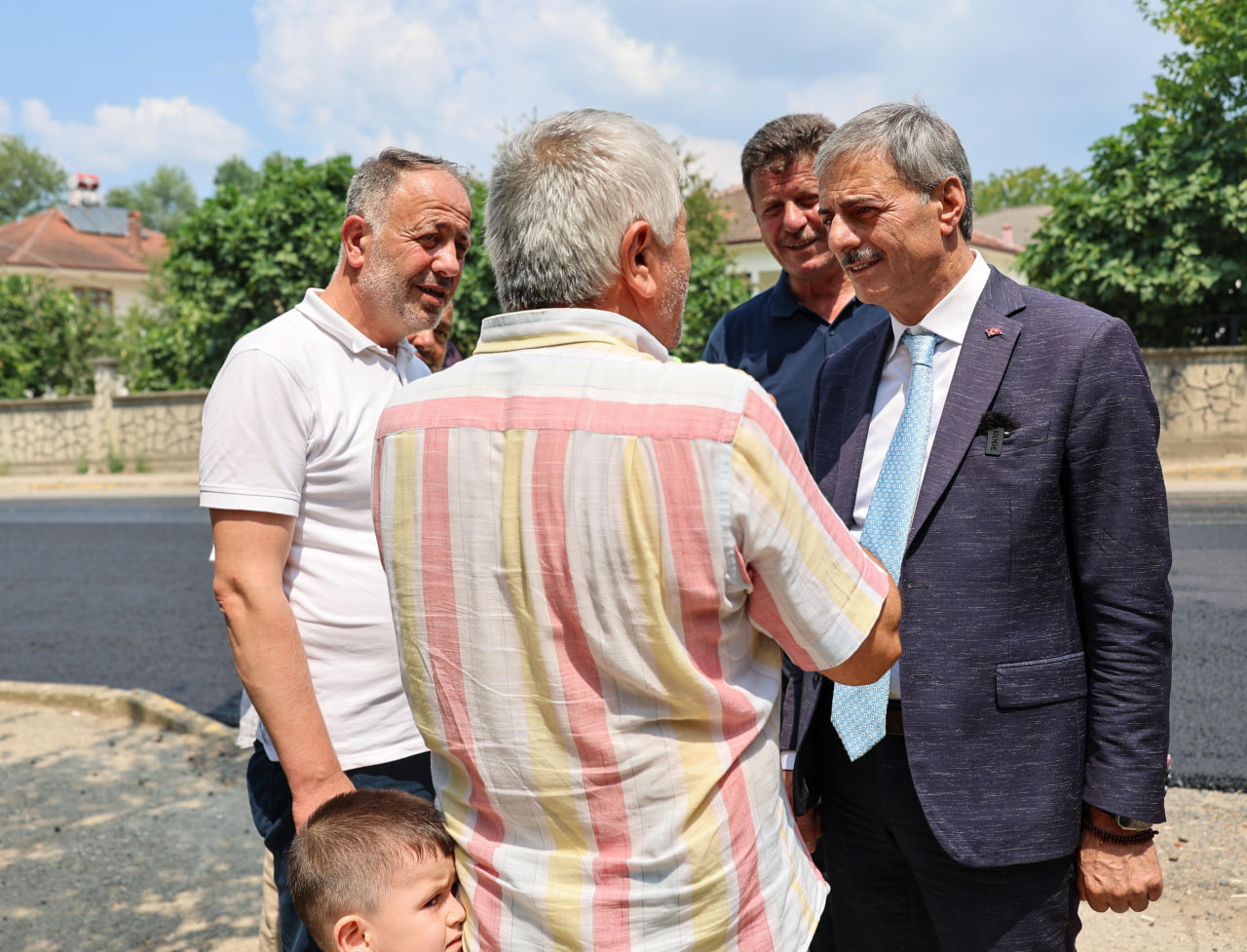 Başkan Alemdar Akyazı’da çalışmaları yerinde inceledi: “Asfalt atağımız sürecek”