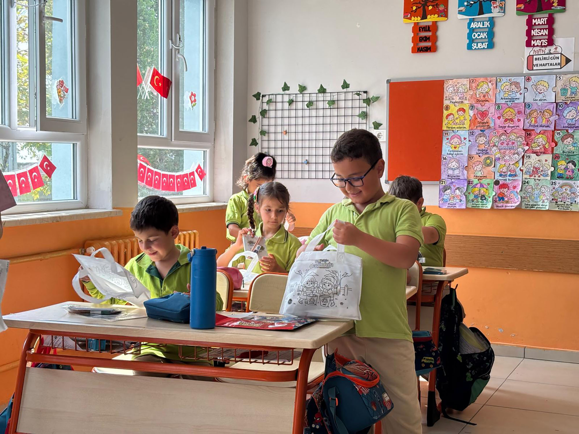 Büyükşehir kırsaldaki öğrencilerin okul heyecanına ortak oldu