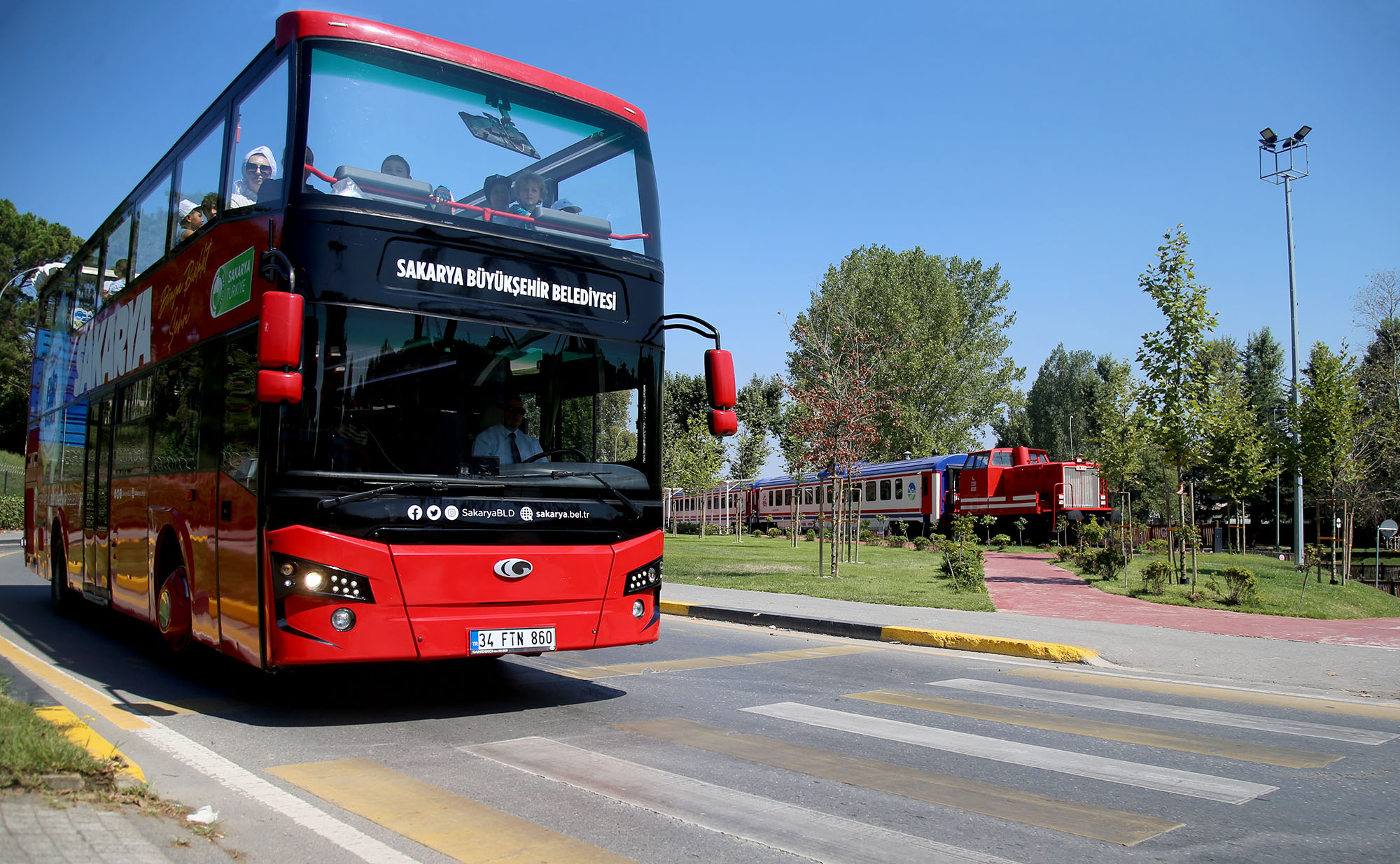 Büyükşehir’in çift katlı turizm otobüsü seferlerine başladı