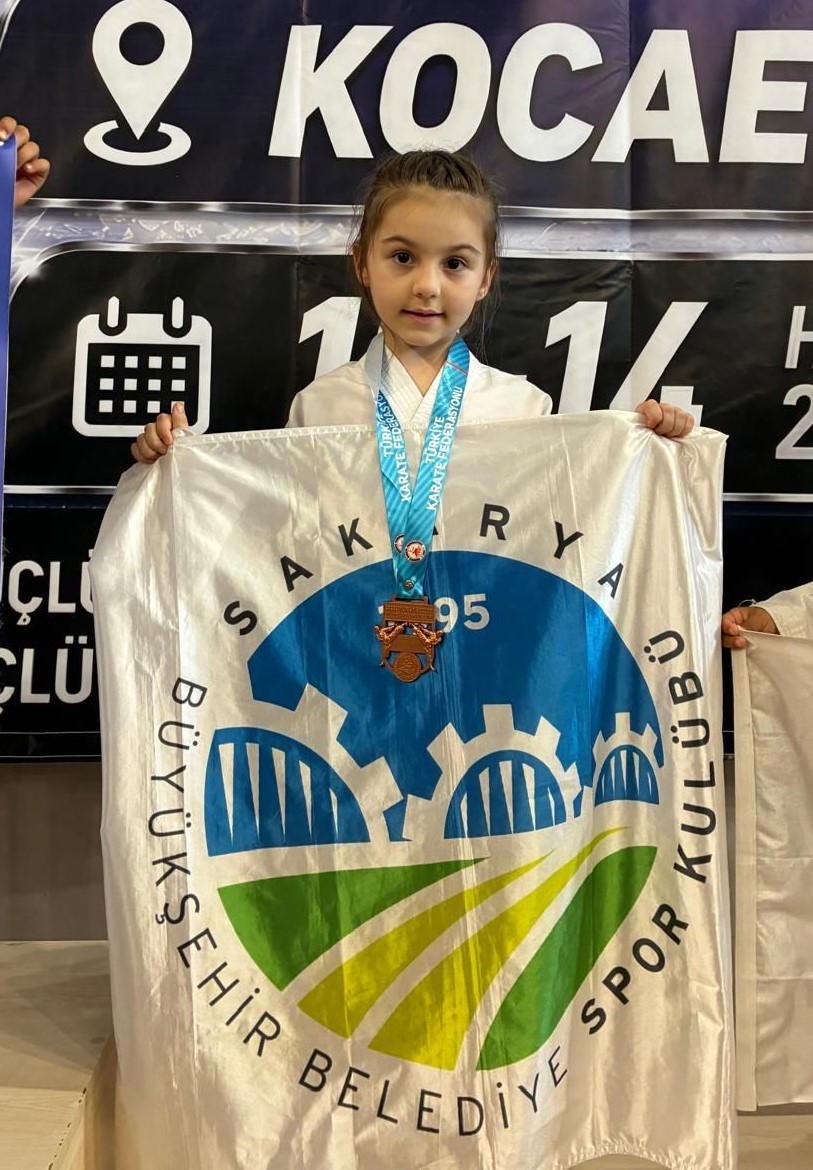 Büyükşehir’in minik yıldızları Kocaeli’den 19 madalya ile döndü