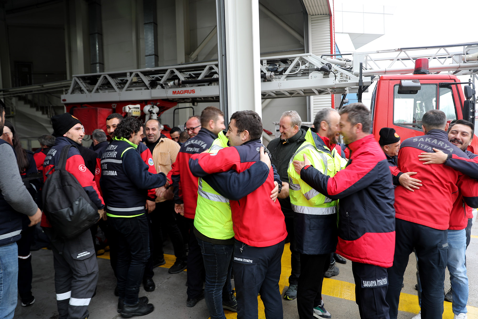 Afet bölgesinde ‘umuda giden’ yolu onlar kazmıştı