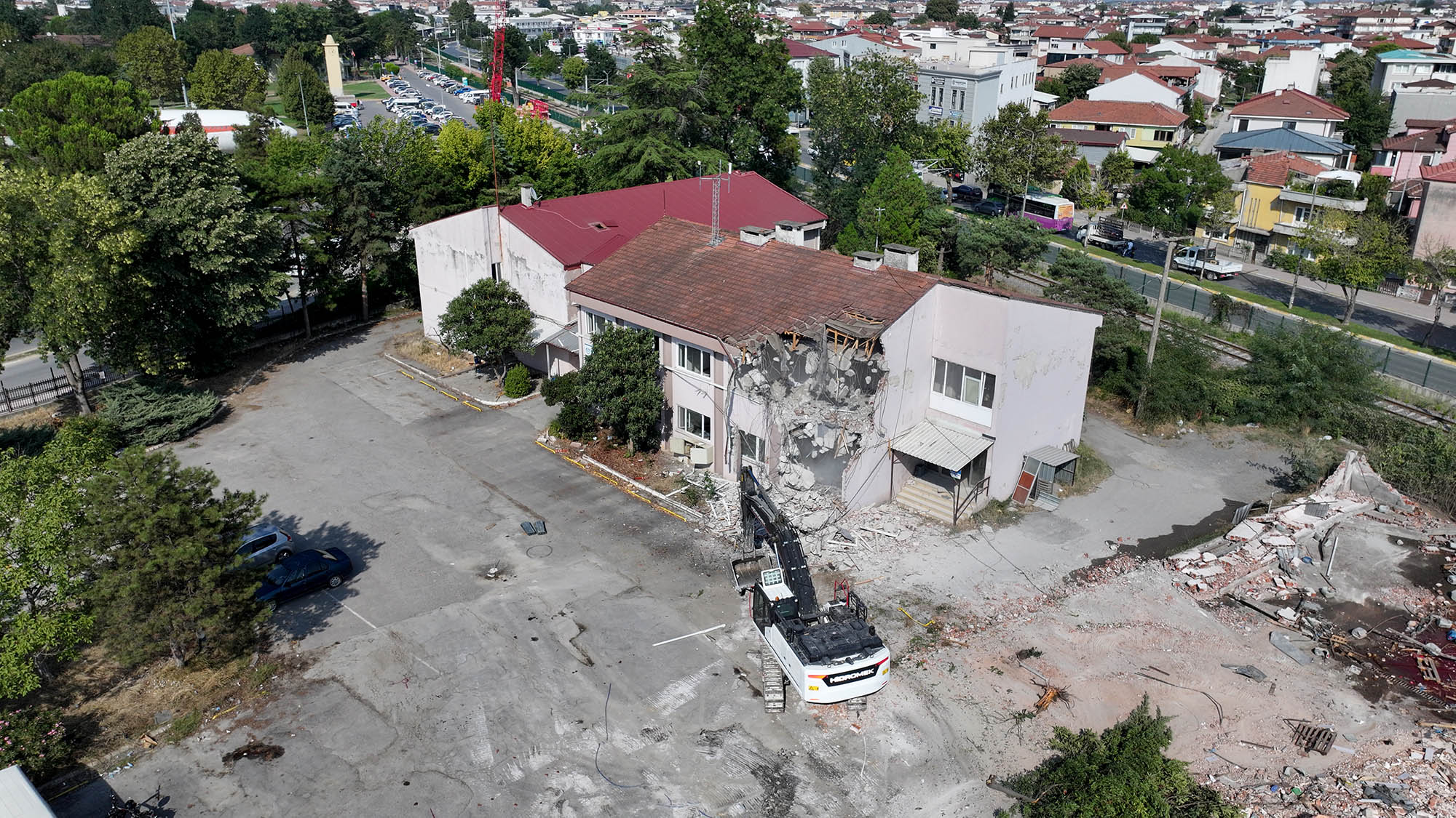 Büyükşehir adımları peş peşe atıyor: “Sakarya’mıza yakışır hizmet binası için çalışmalar başladı”