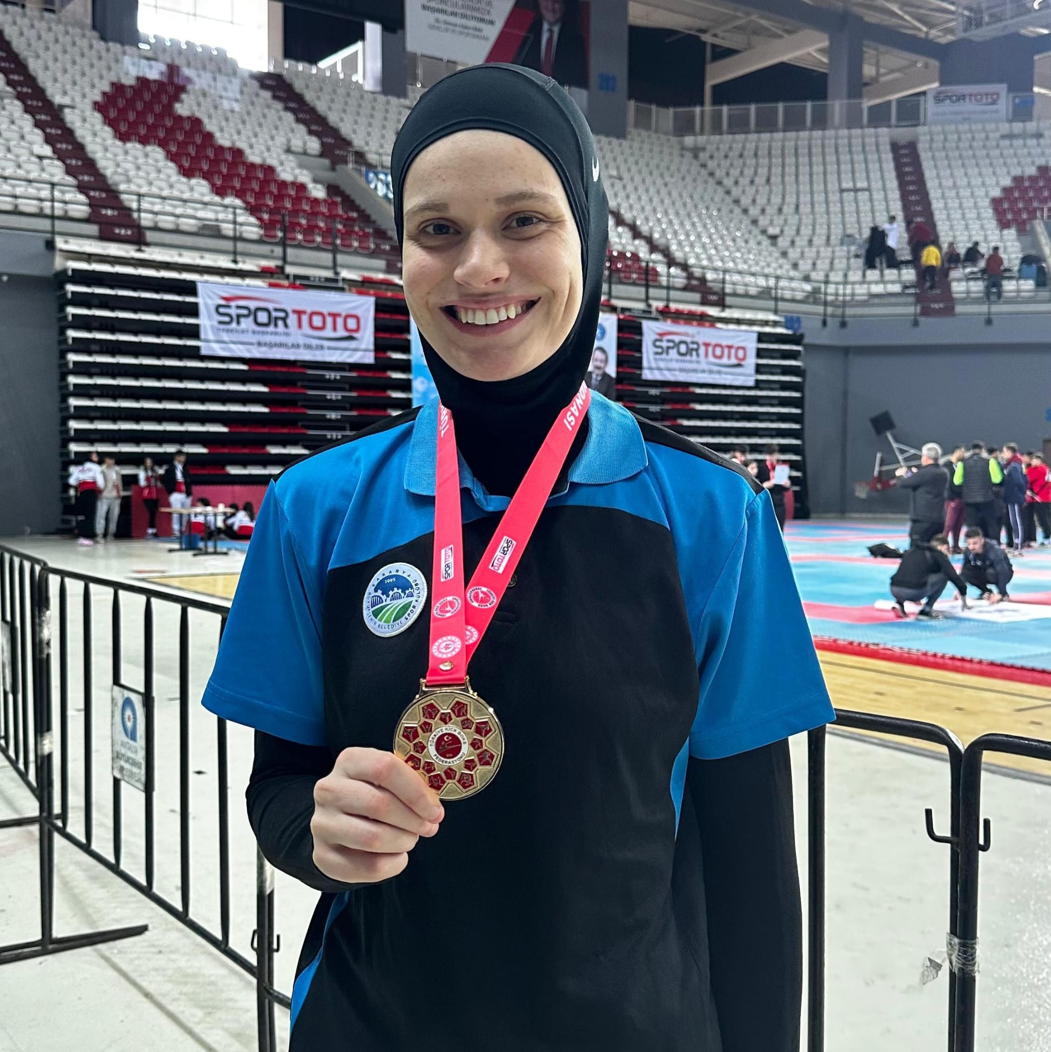 Büyükşehir Kick Boks sporcularından İzmir’de madalya yağmuru