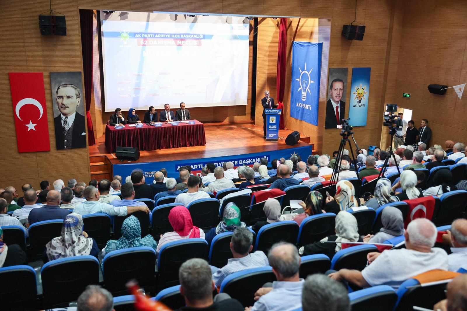 “Şehrimizi yarınlara en güzel şekilde ulaştırmak için gayretle çalışıyoruz”