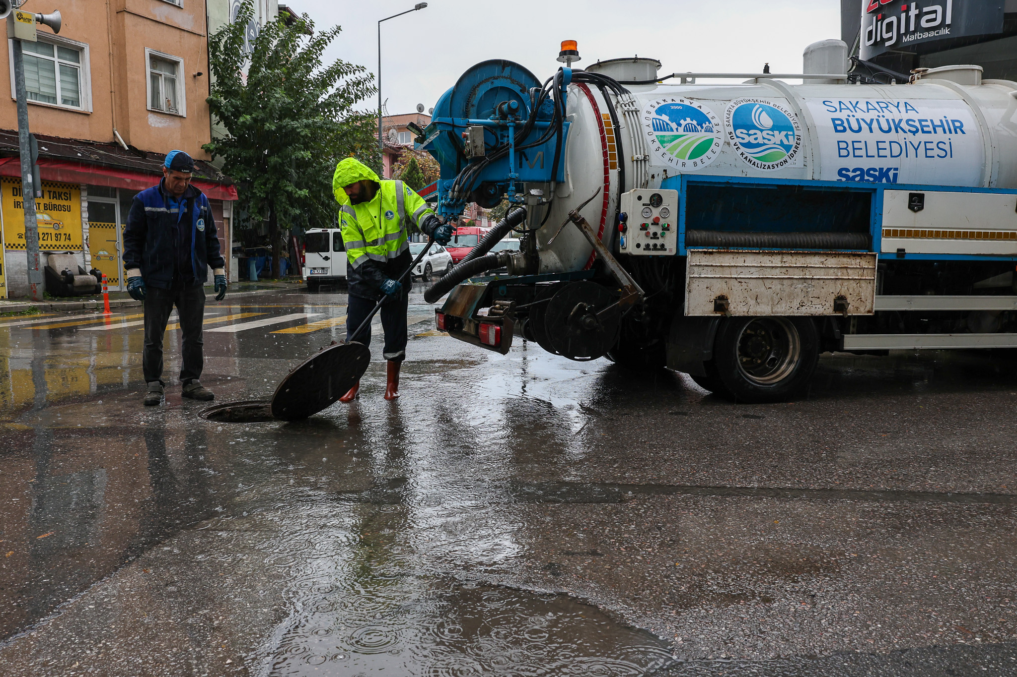 SASKİ’den yoğun yağışa hızlı müdahale