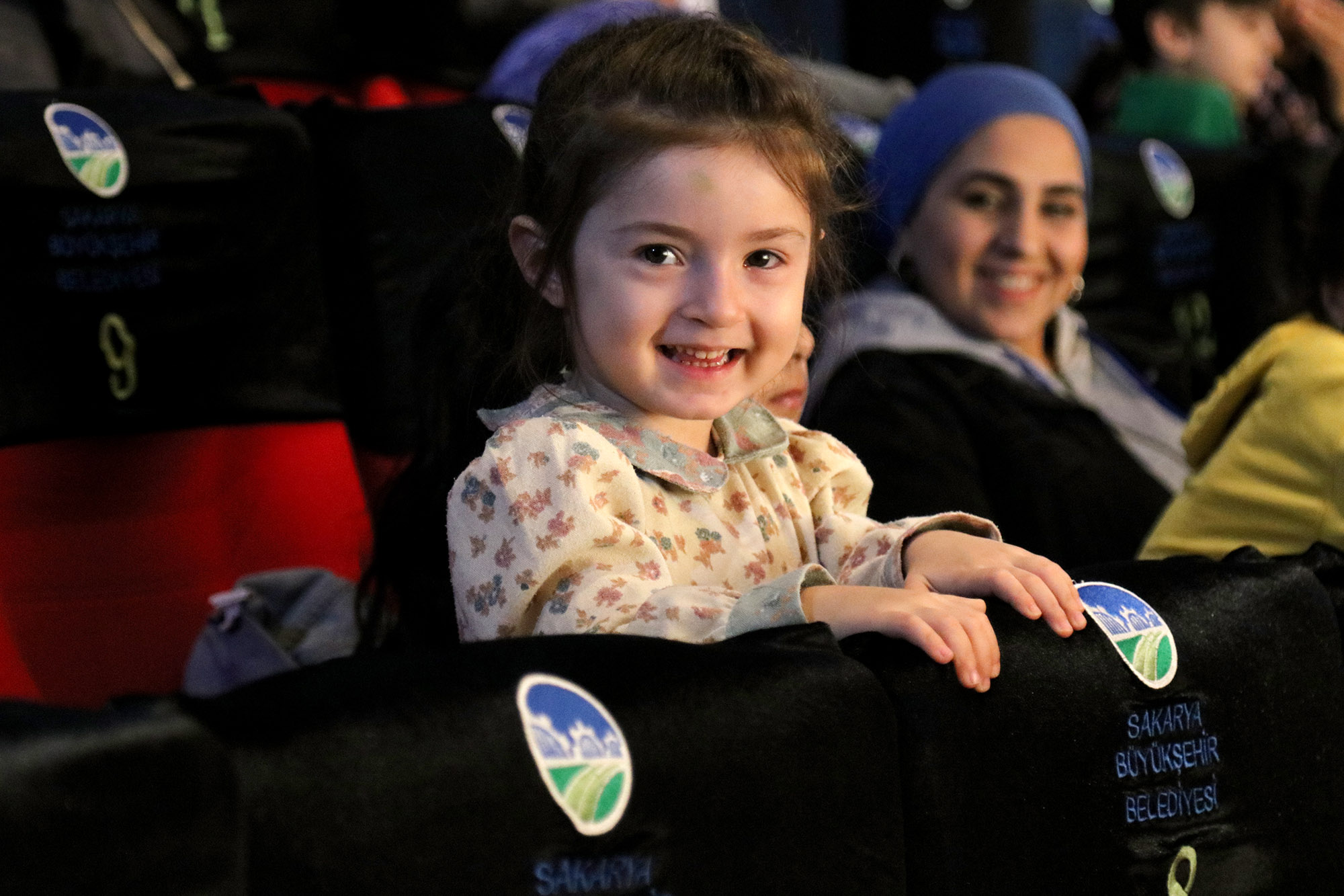 Karne heyecanı yaşayan minikler film gösteriminde buluştu