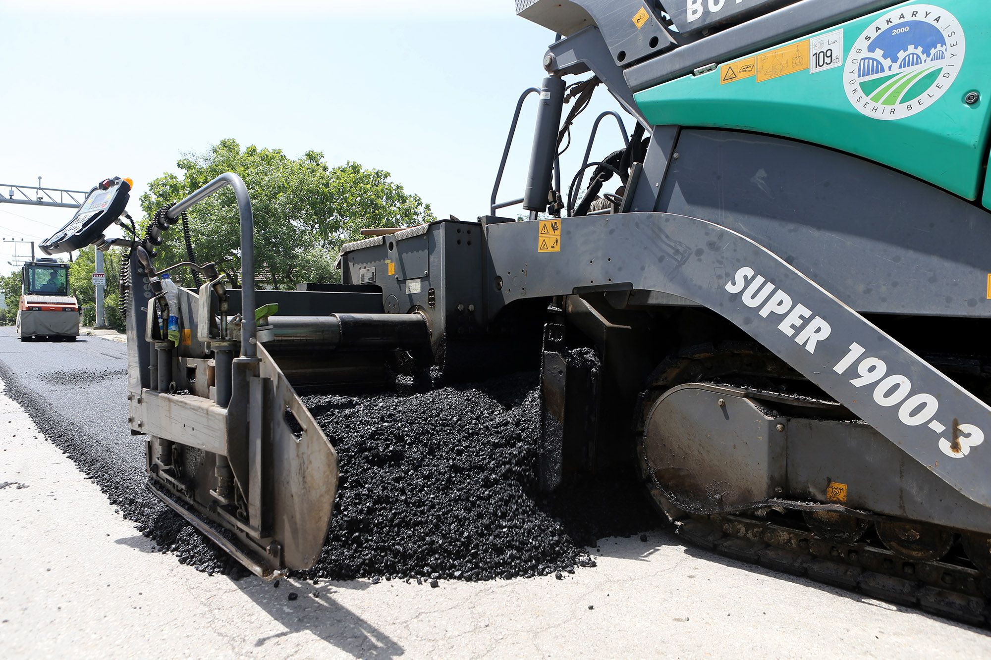 Söğütlü’de asfalt çalışmaları hız kazandı