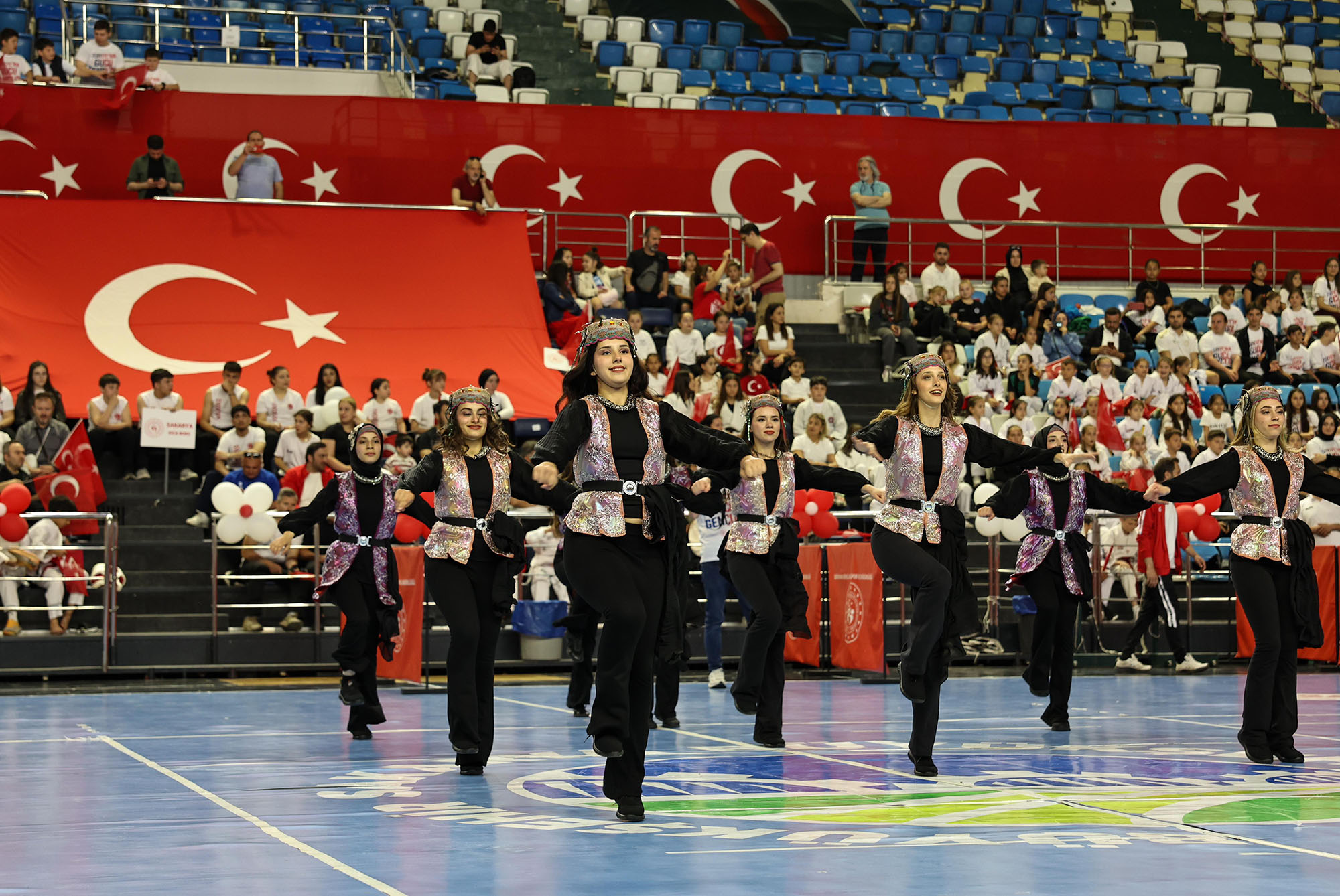 “Tüm imkânlarımızı gençlerimiz için seferber etmeye devam edeceğiz”