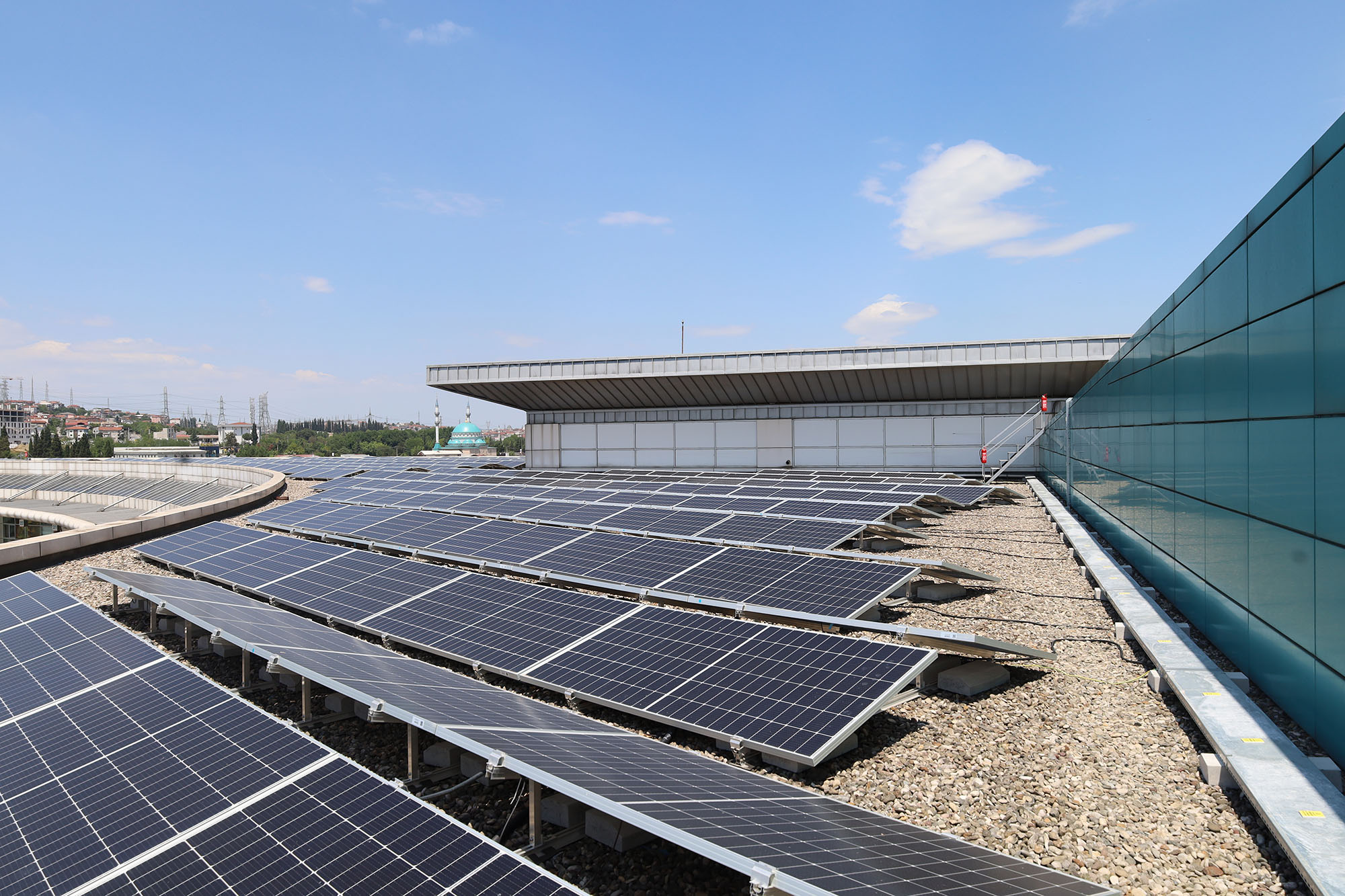 Sakarya’nın ilk çatı GES projesinde tam kapasiteyle enerji üretimi başladı