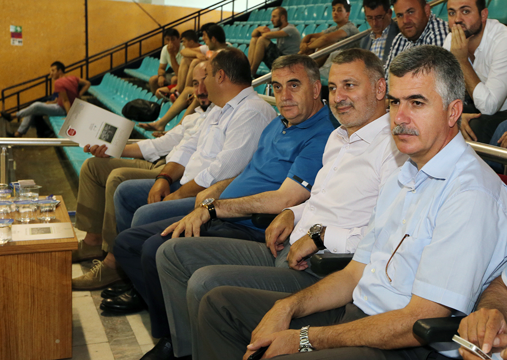 Dev Adamlardan İlk Adım