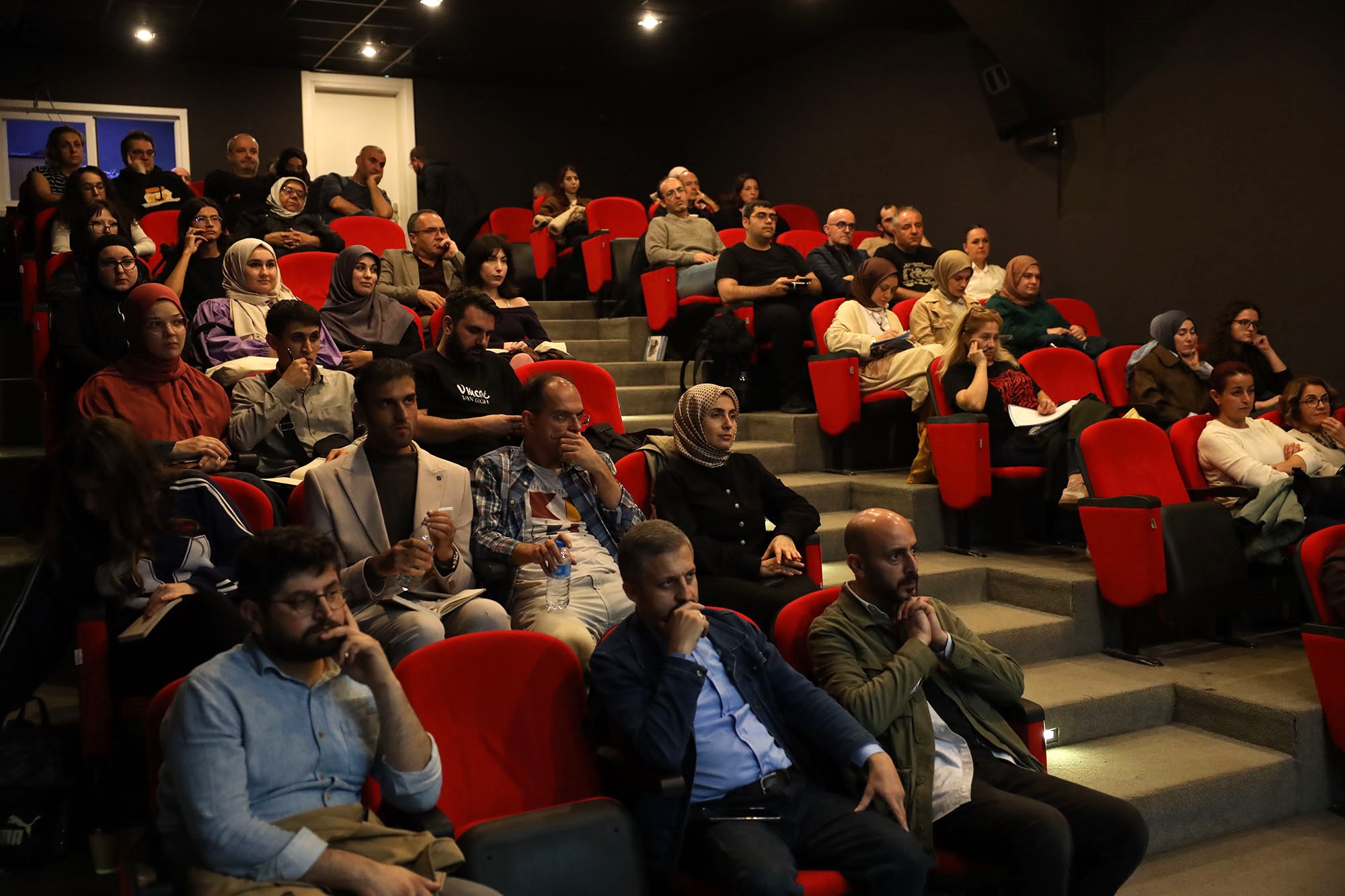 Büyükşehir Akademi’de Felsefe Atölyesi yoğun katılımla başladı