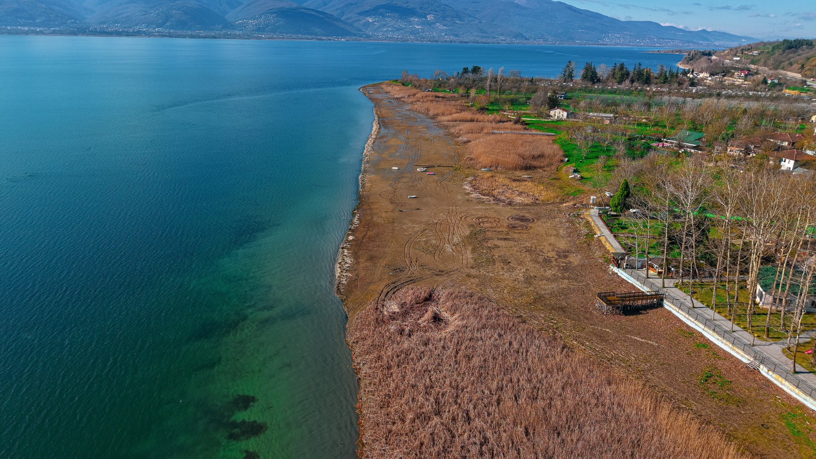 Sapanca Gölü’nün kıyılarında kaçak iskele kaldırma sürecinin ikinci etabı başladı